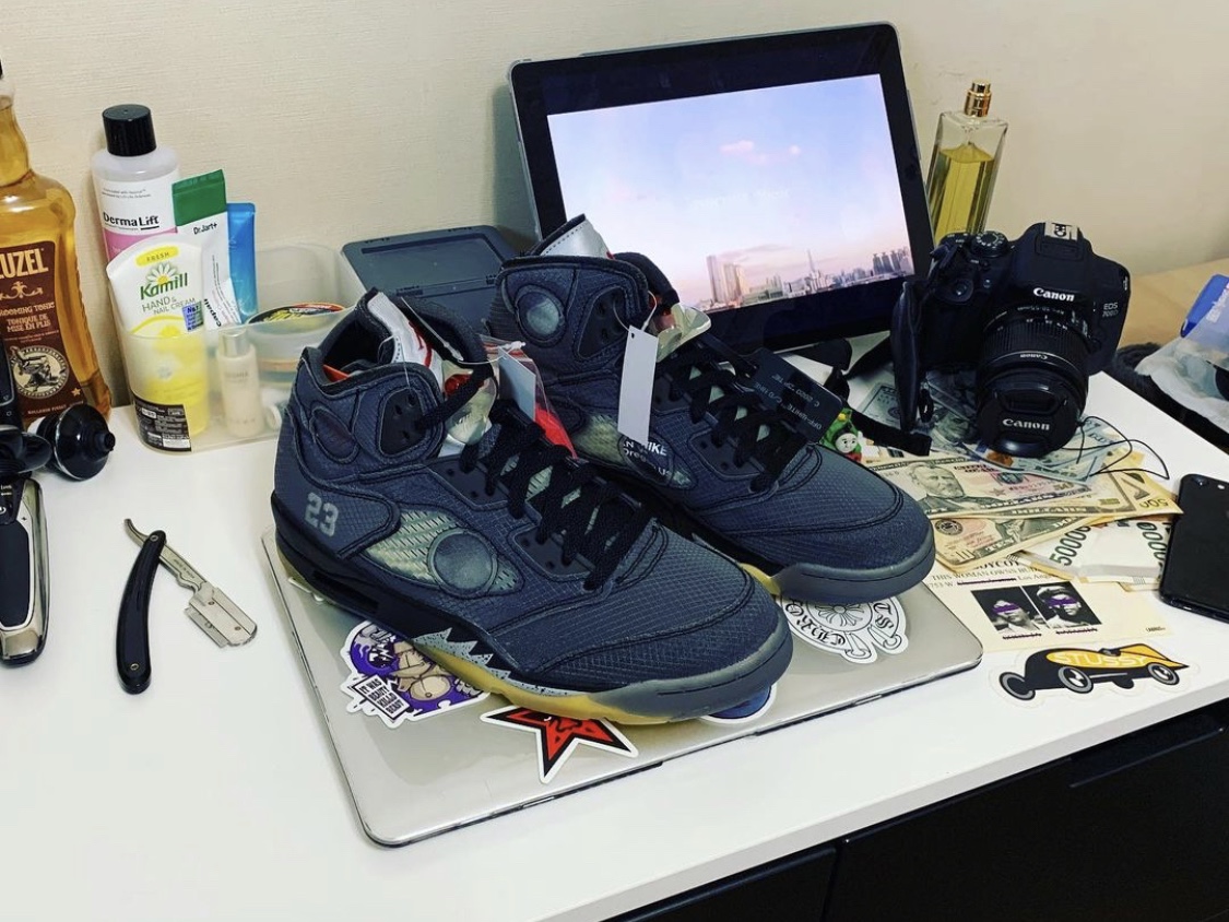 Jordan 5 x Off-White Retro SP Black Muslin 착용 스타일