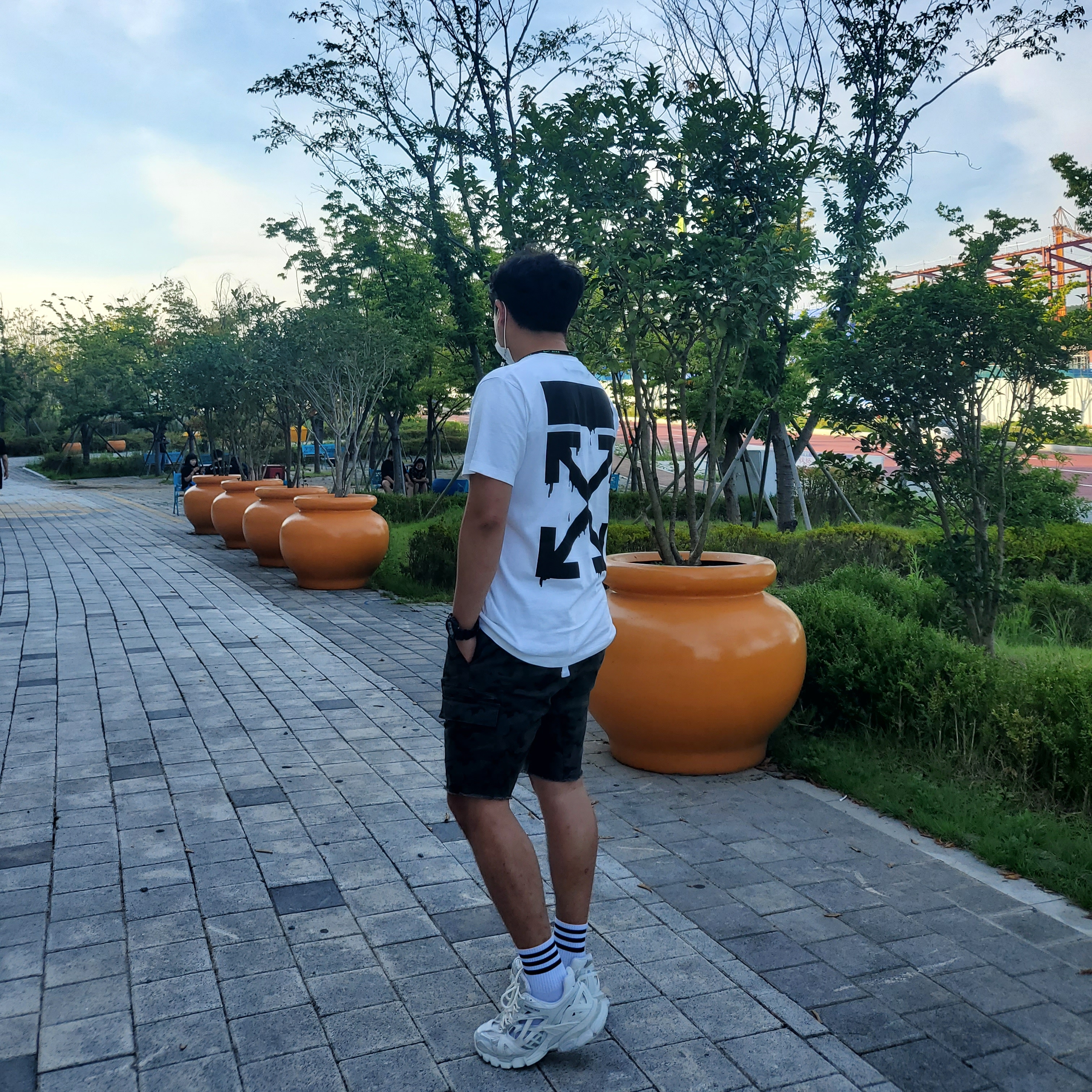 Balenciaga Track.2 Sneakers White 착용 스타일