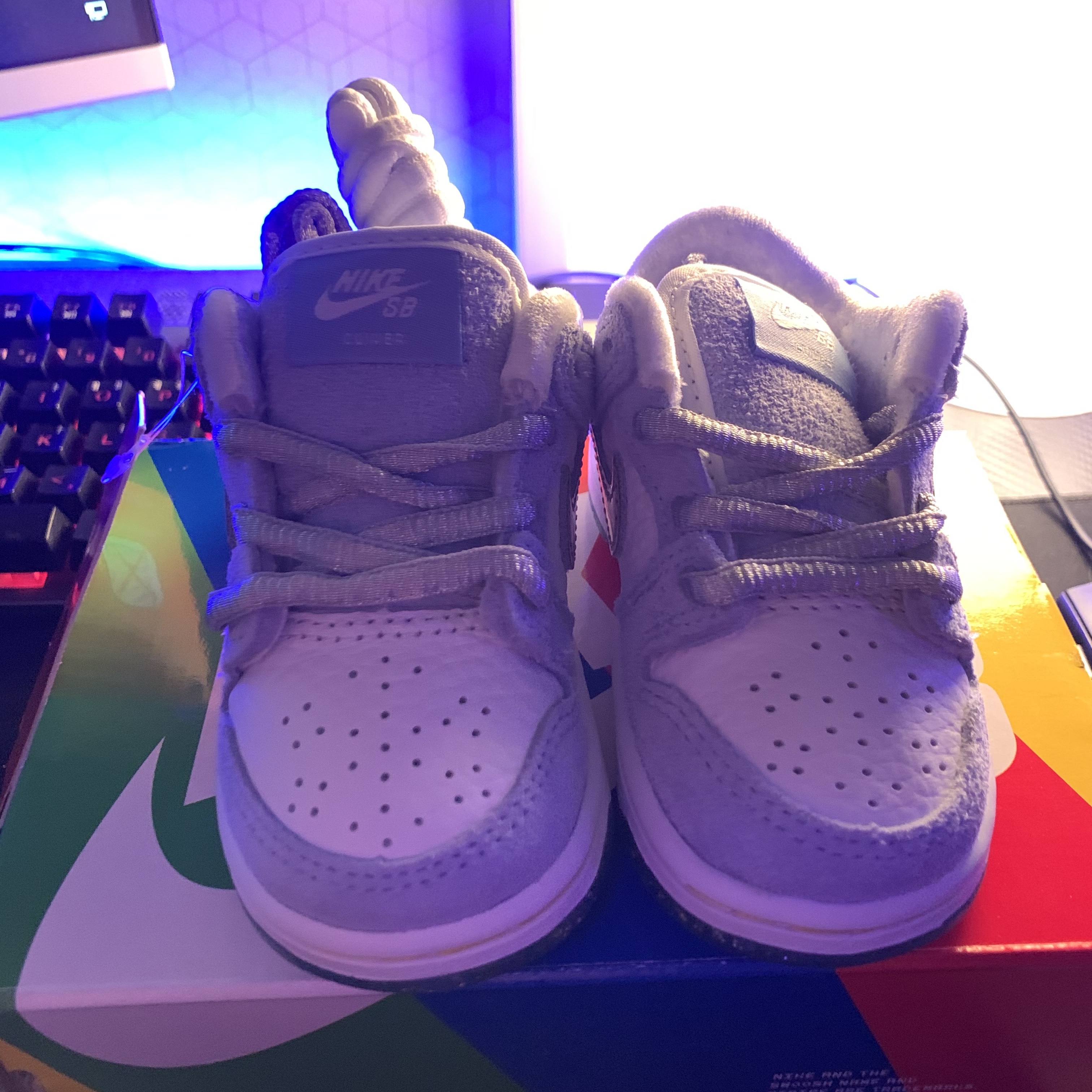 (TD) Nike x Sean Cliver SB Dunk Low Holiday Special 착용 스타일 - 1