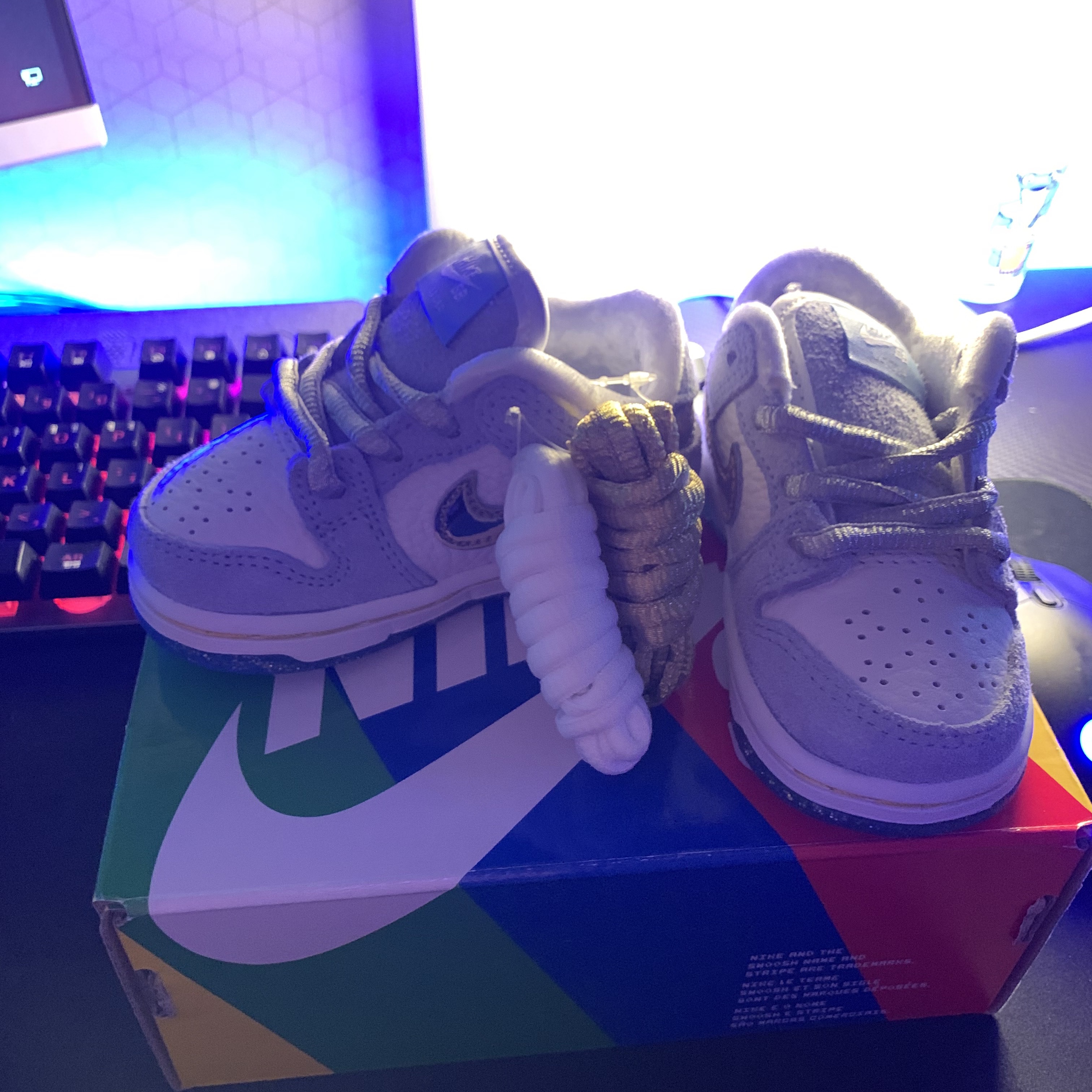 (TD) Nike x Sean Cliver SB Dunk Low Holiday Special 착용 스타일 - 3