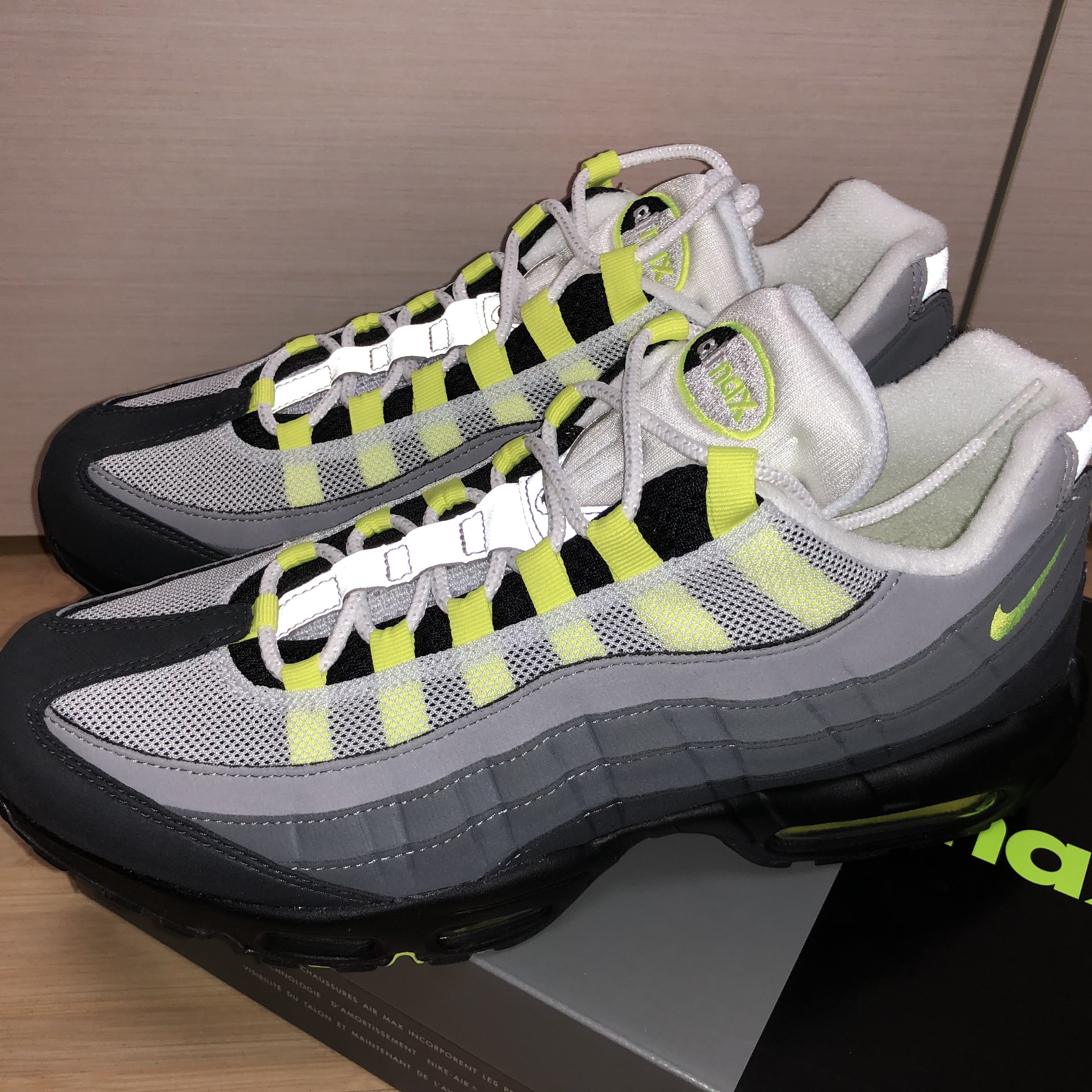 Nike Air Max 95 OG Neon Yellow 2020 착용 스타일 - 3