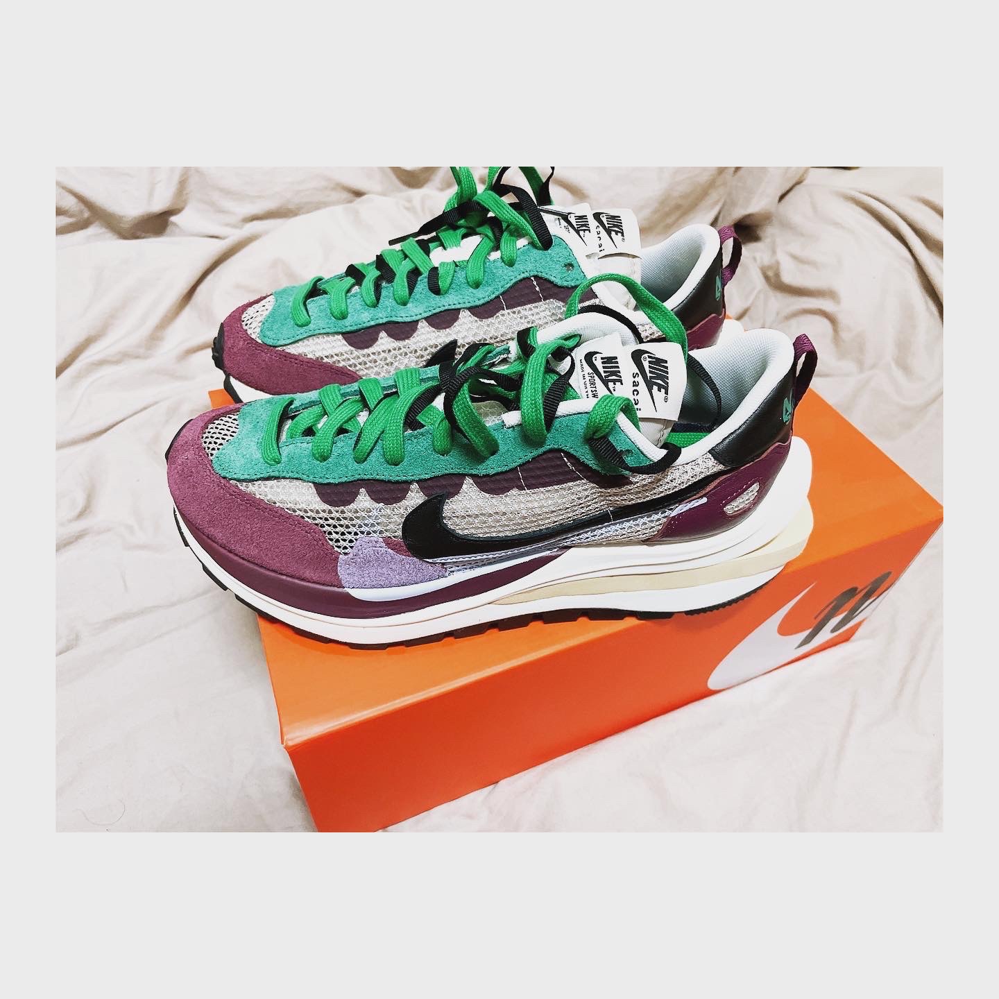Nike x Sacai VaporWaffle String & Black Villain Red 착용 스타일