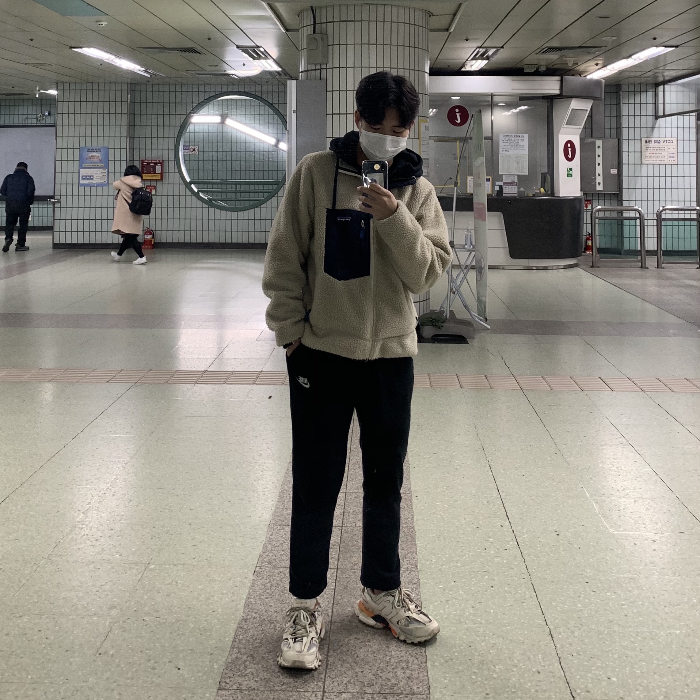 Balenciaga Track Sneakers White Orange 2019 착용 스타일