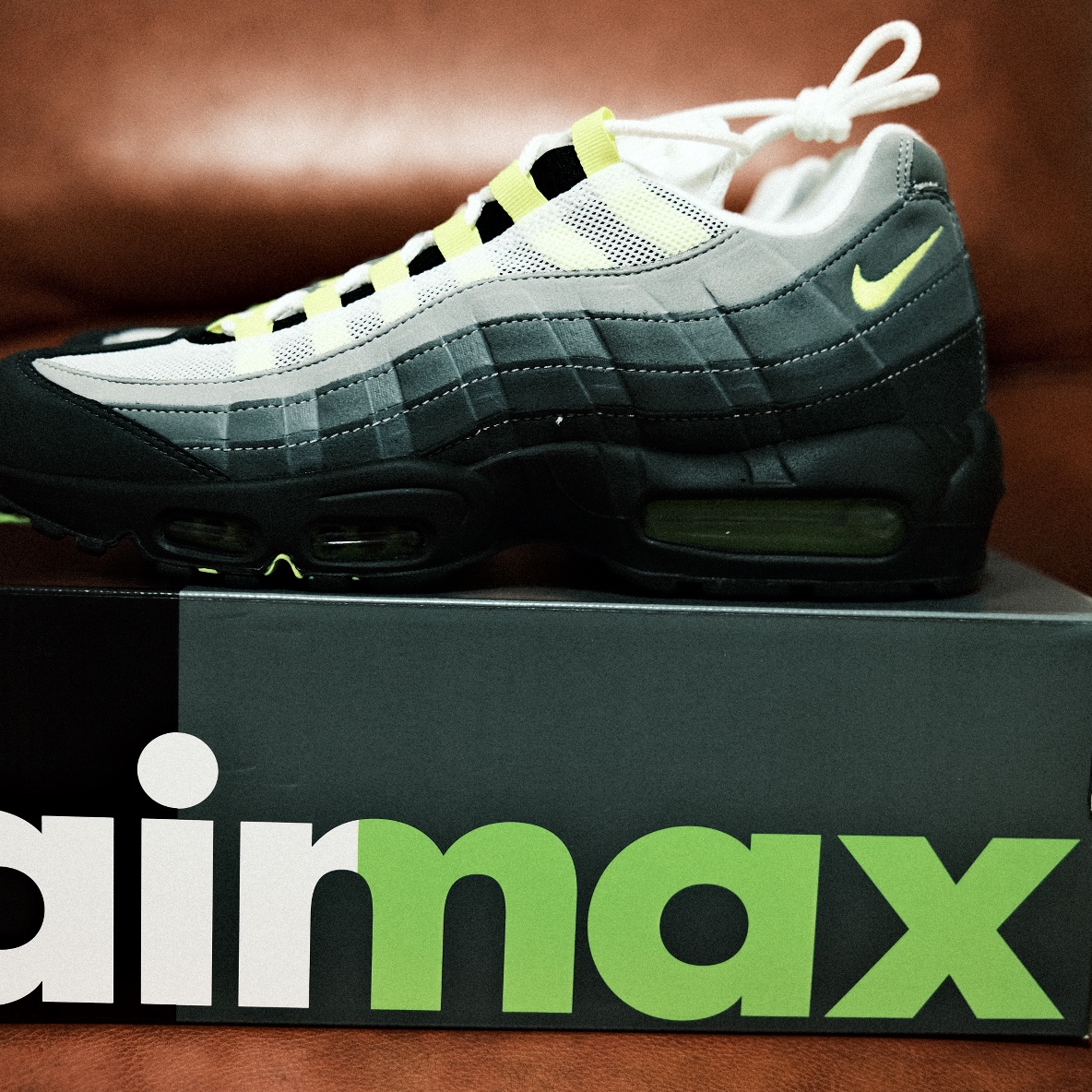 Nike Air Max 95 OG Neon Yellow 2020 착용 스타일 - 1