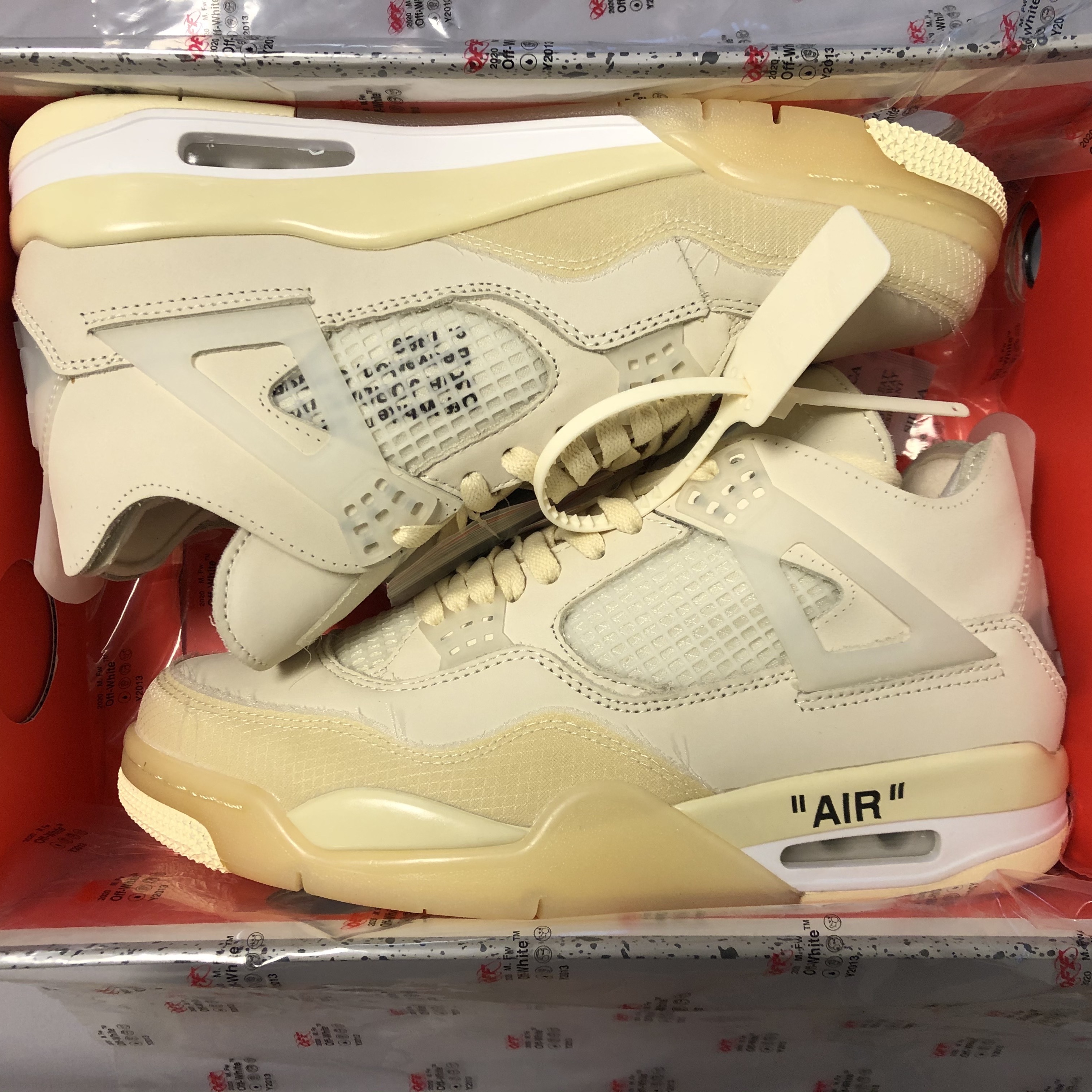 (W) Jordan 4 x Off-White Retro SP Sail 착용 스타일
