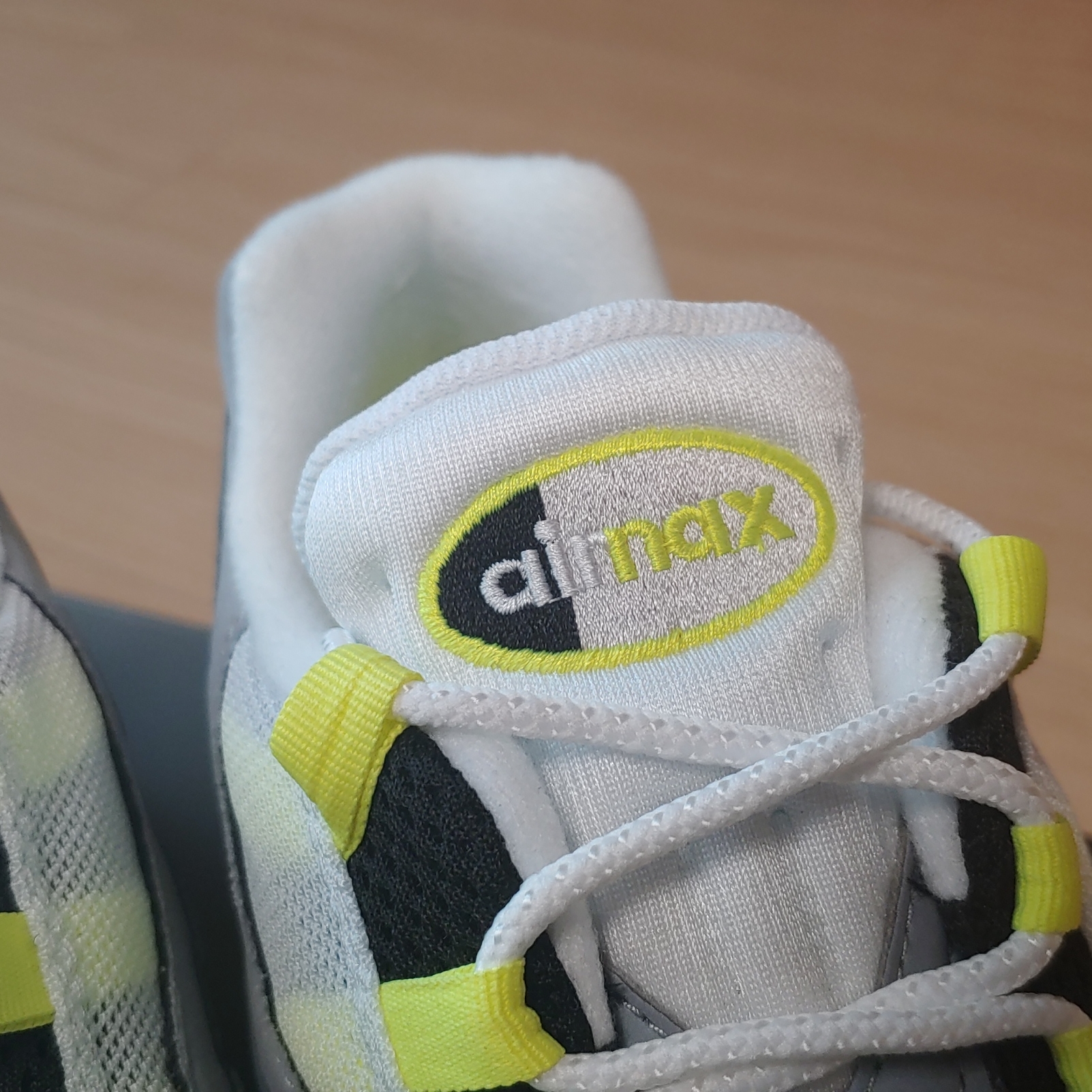 Nike Air Max 95 OG Neon Yellow 2020 착용 스타일 - 2
