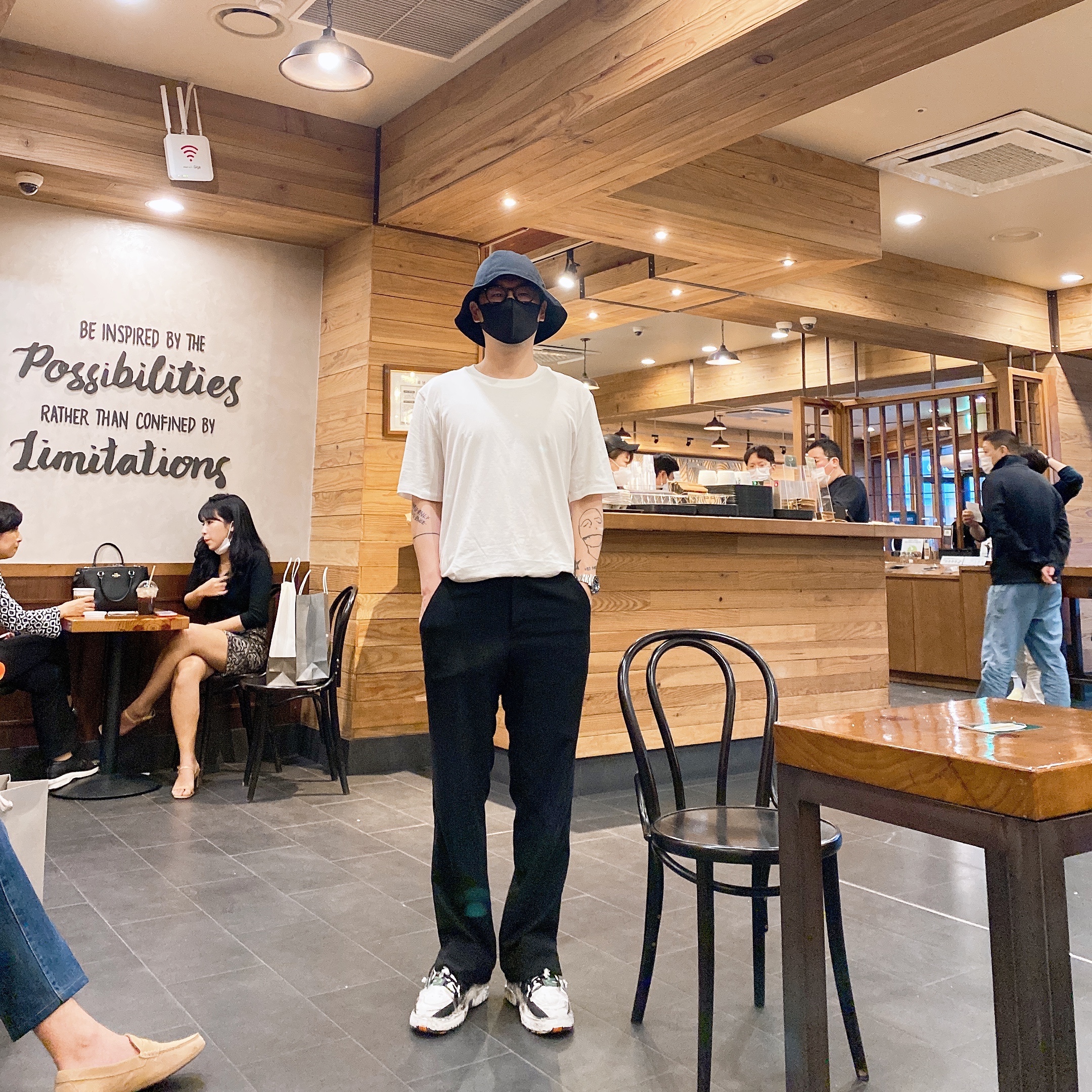 Maison Margiela Fusion Low Top Sneakers Black White Red 착용 스타일