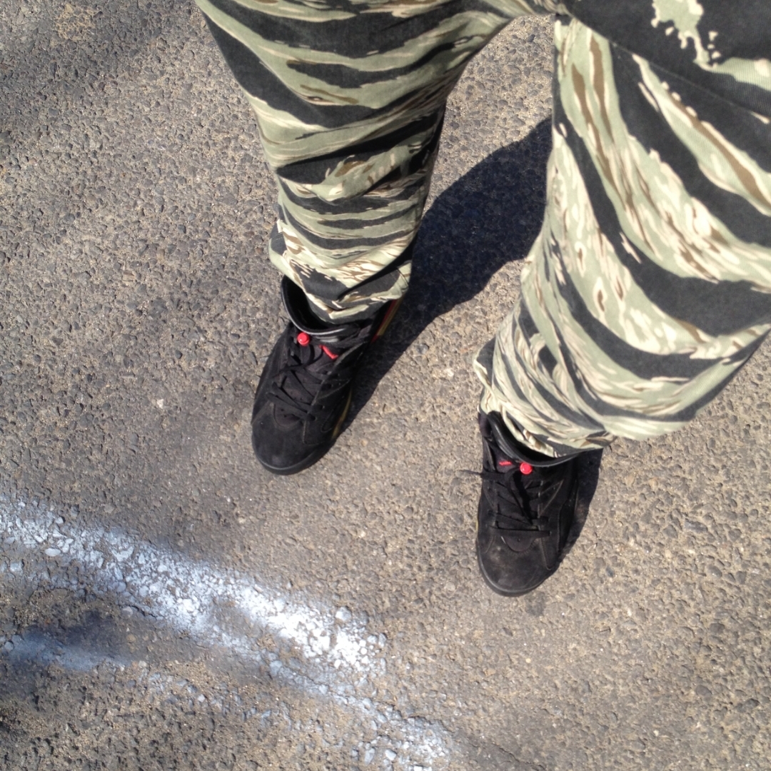 Jordan 6 Retro Black Varsity Red 2010 착용 스타일