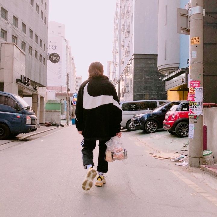 Balenciaga Triple S Yellow Green 착용 스타일