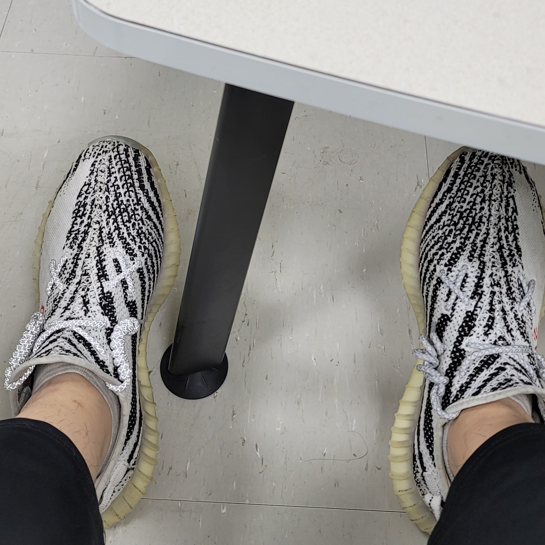 Adidas Yeezy Boost 350 V2 Zebra 2017/2019/2020 착용 스타일