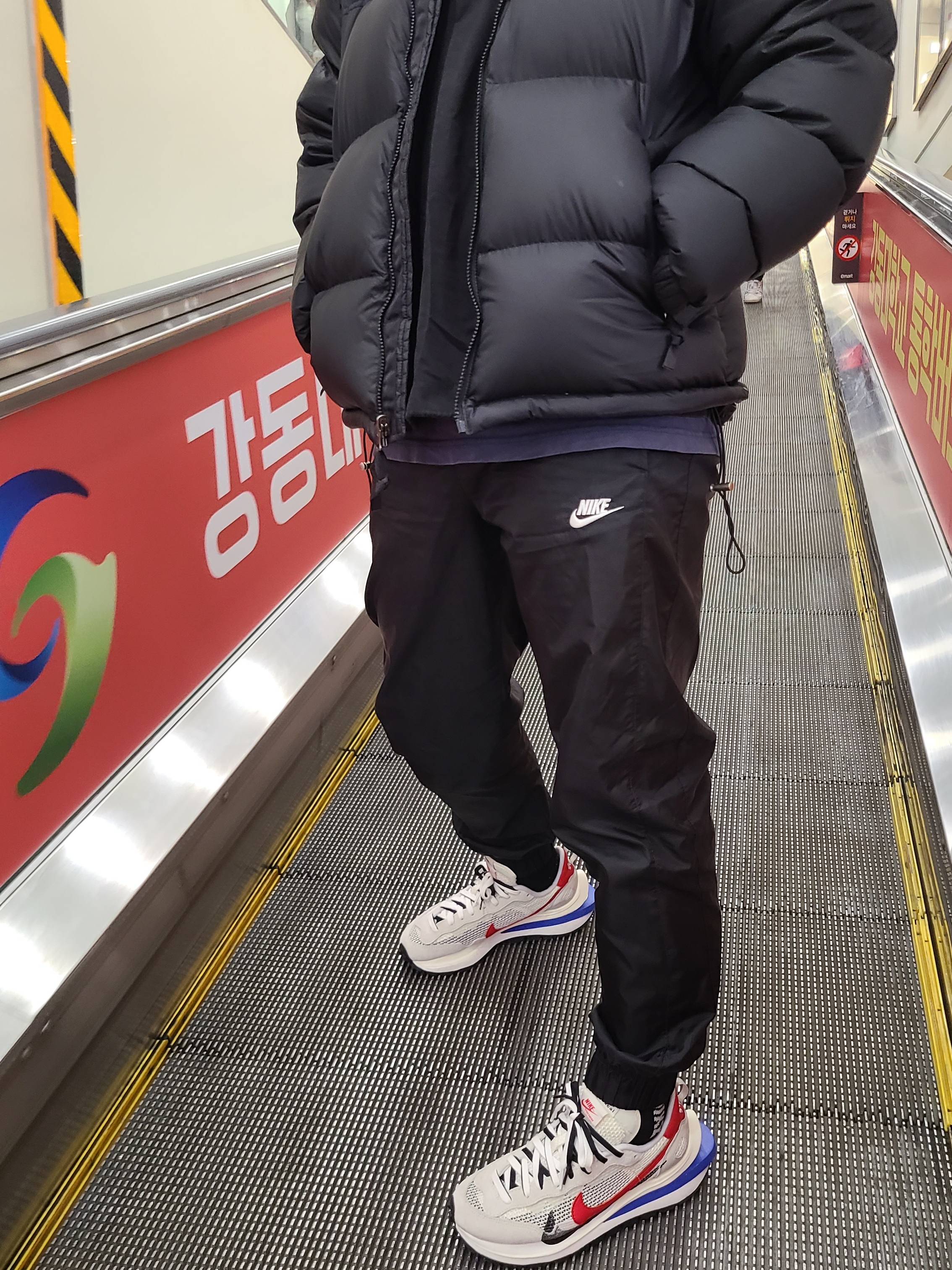 Nike x Sacai VaporWaffle Royal Fuchsia 착용 스타일