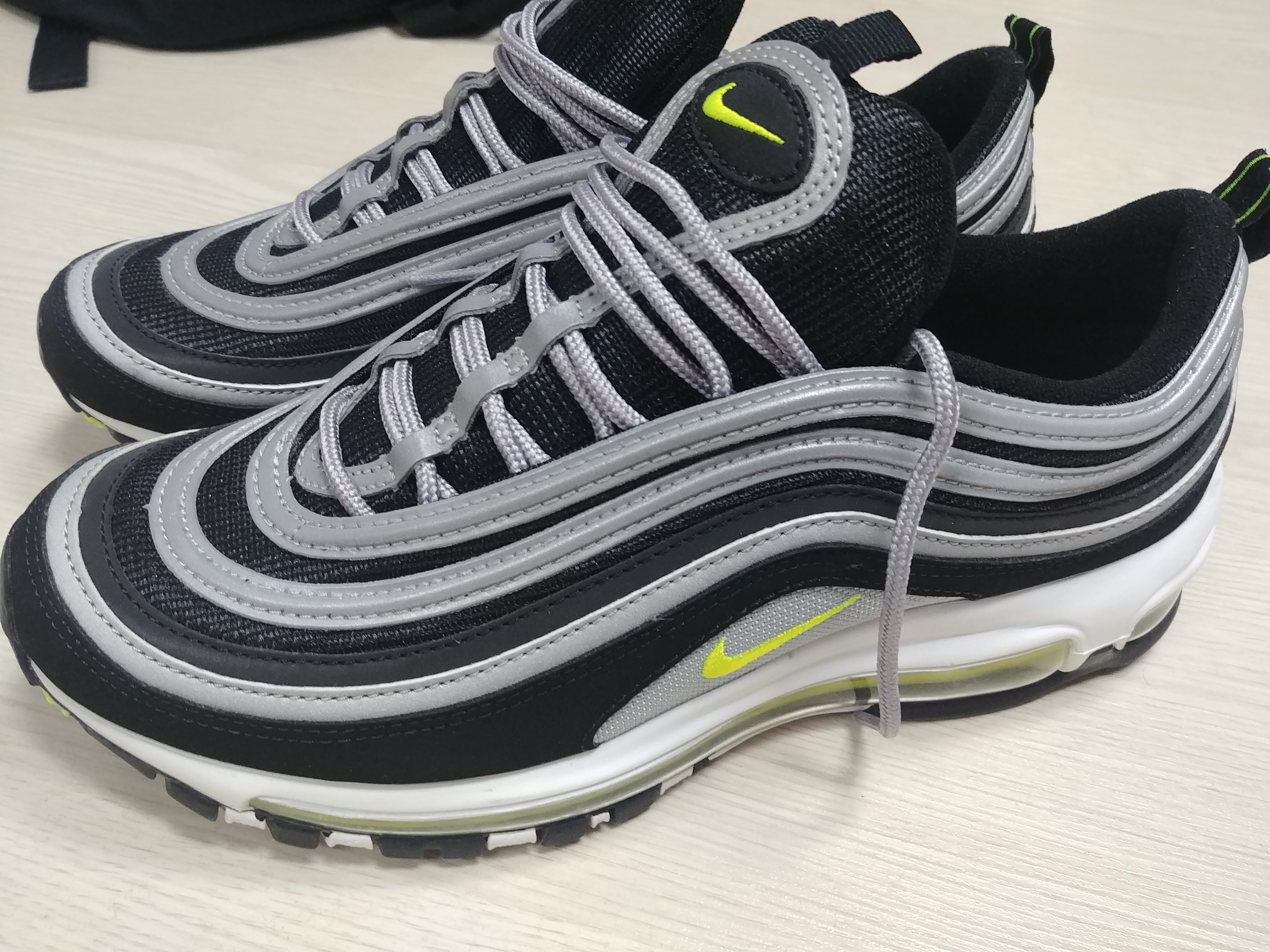 Nike Air Max 97 OG Black Volt Asia 착용 스타일 - 1