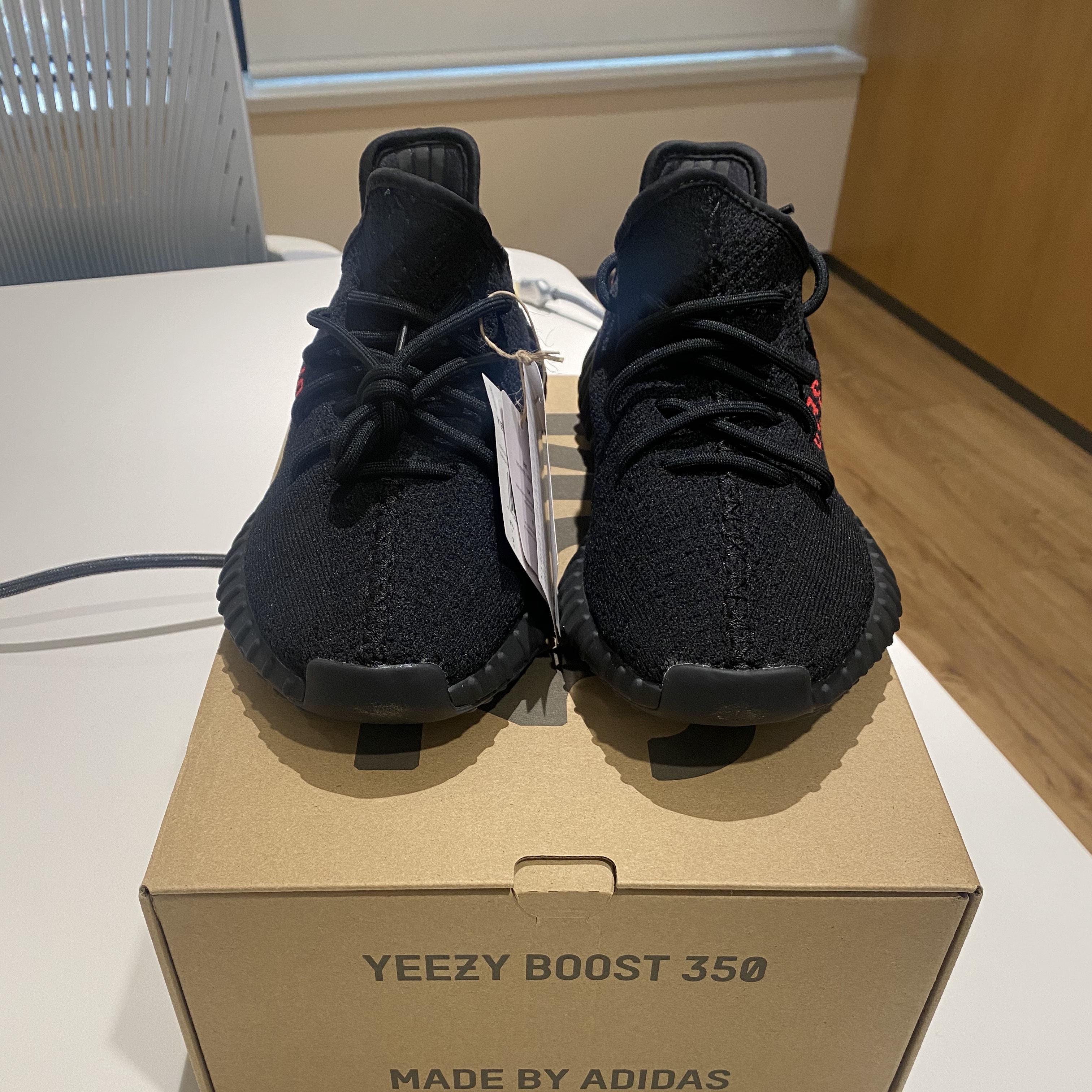 Adidas Yeezy Boost 350 V2 Black Red 2020 착용 스타일