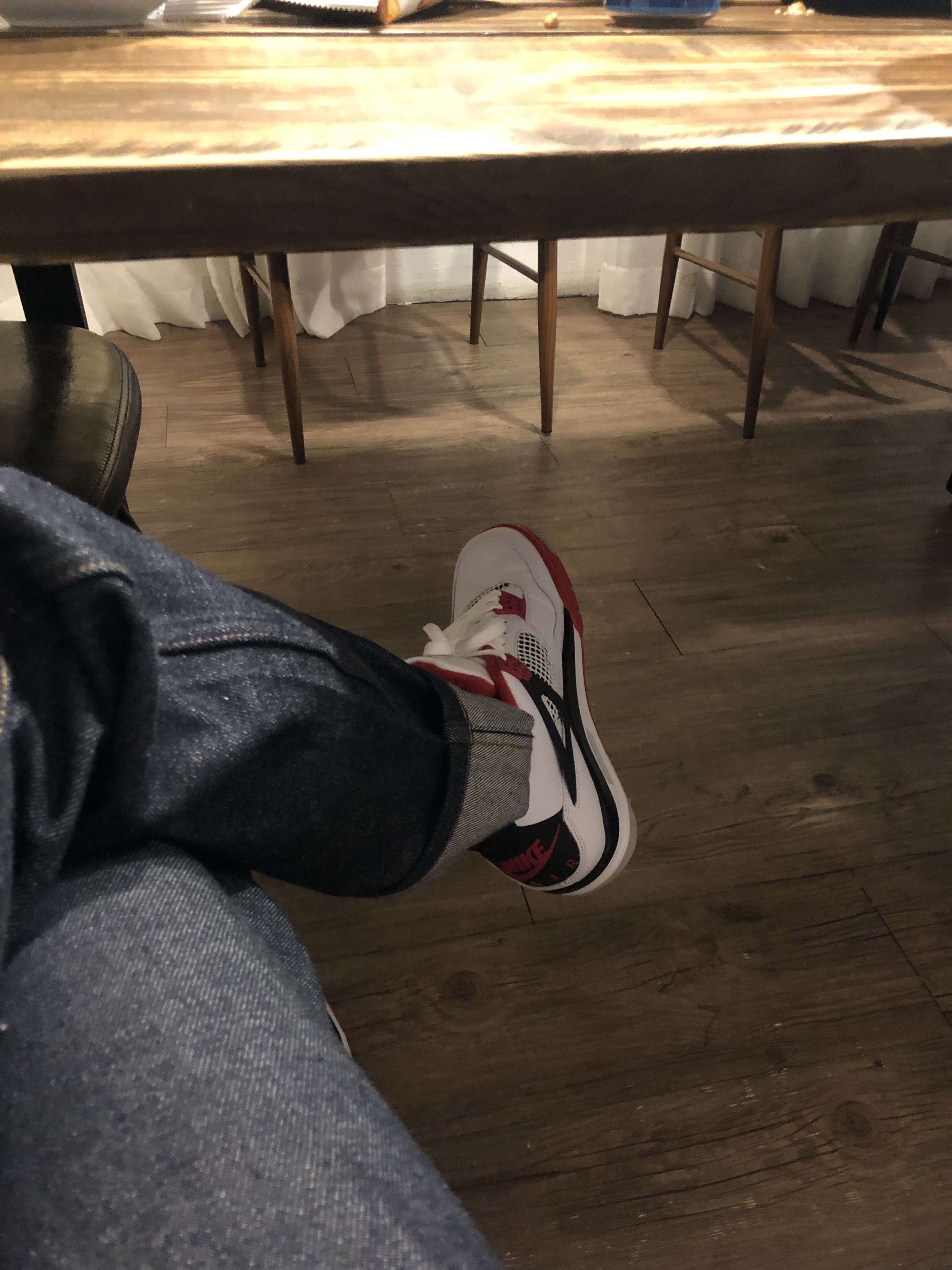 Jordan 4 Retro OG Fire Red 2020 착용 스타일 - 3