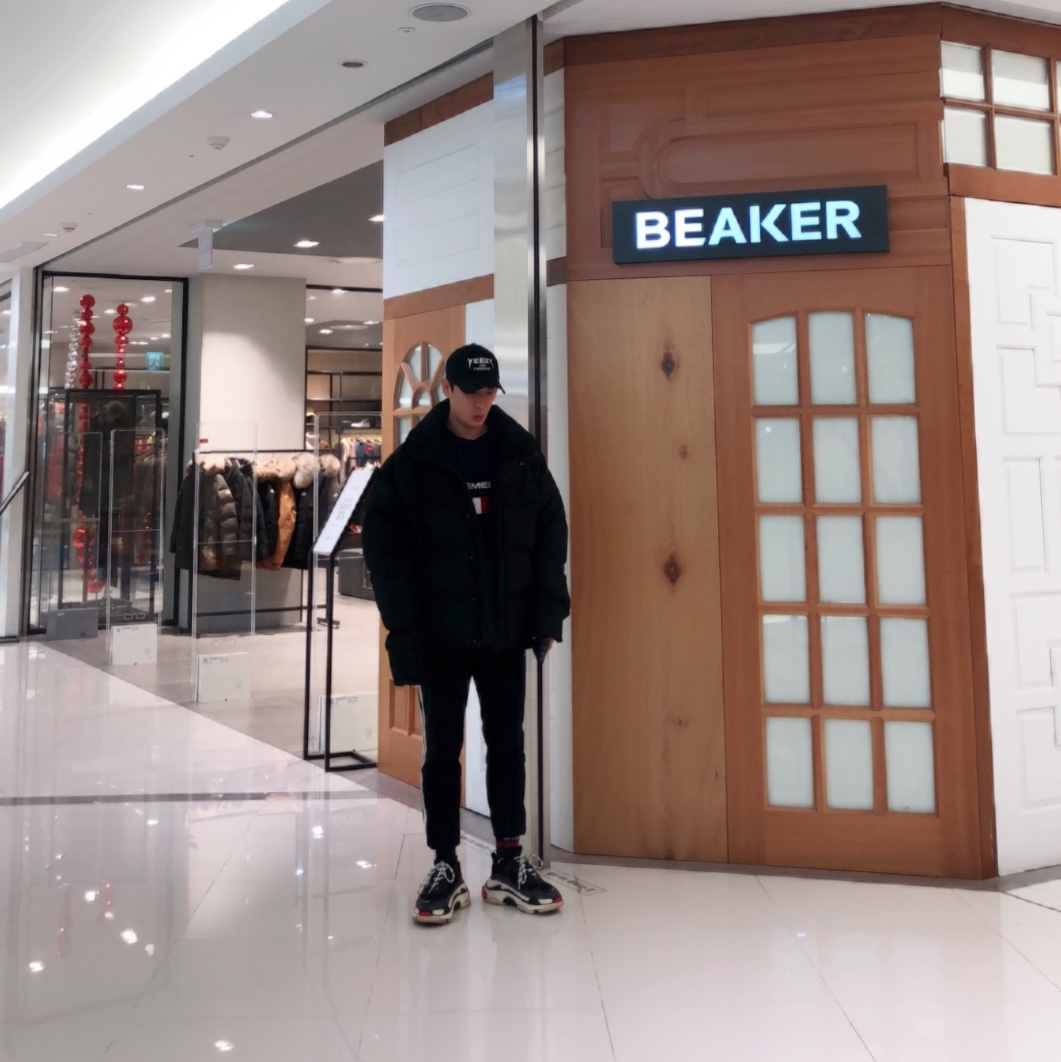 Balenciaga Triple S Trainer Black White Red 2018 착용 스타일 - 1