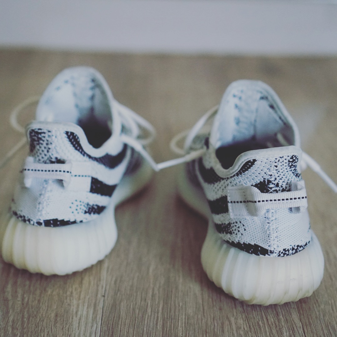 Adidas Yeezy Boost 350 V2 Zebra 2017/2019/2020 착용 스타일