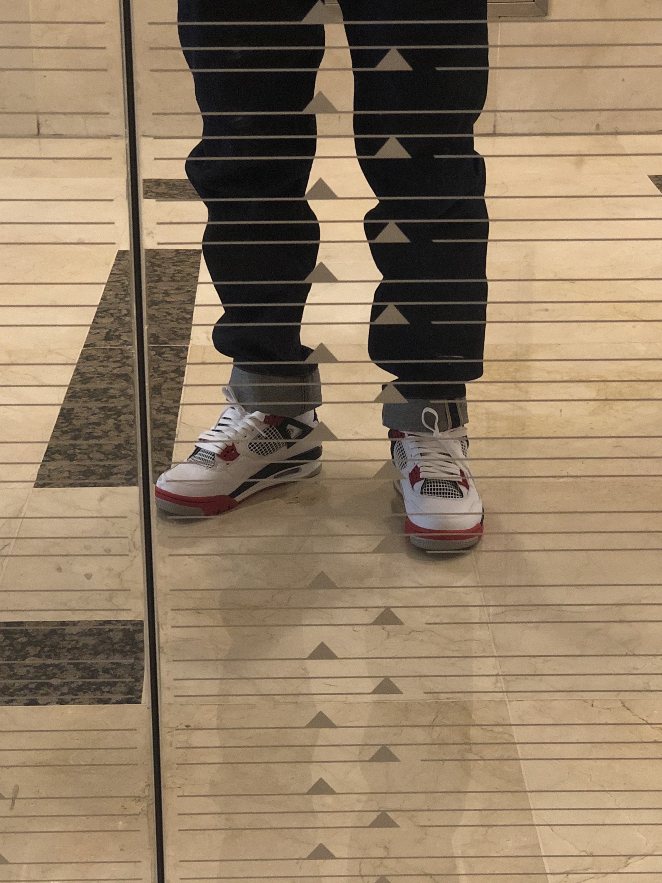 Jordan 4 Retro OG Fire Red 2020 착용 스타일 - 1