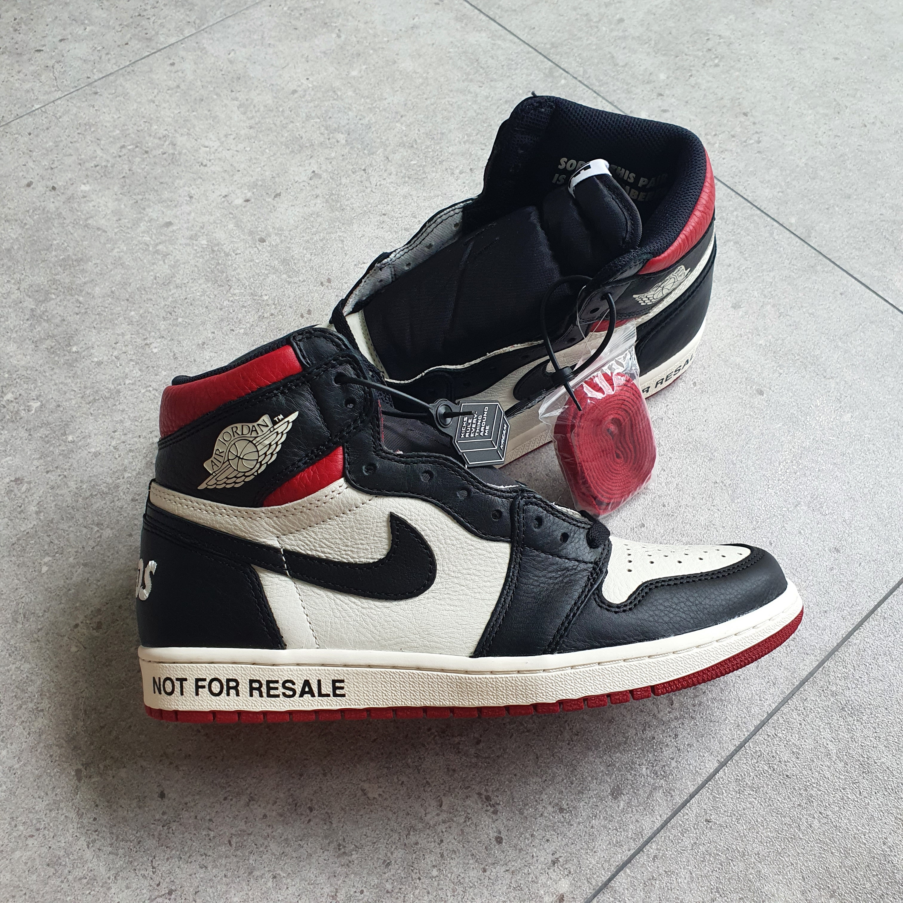Jordan 1 Retro High Not for Resale Varsity Red 착용 스타일