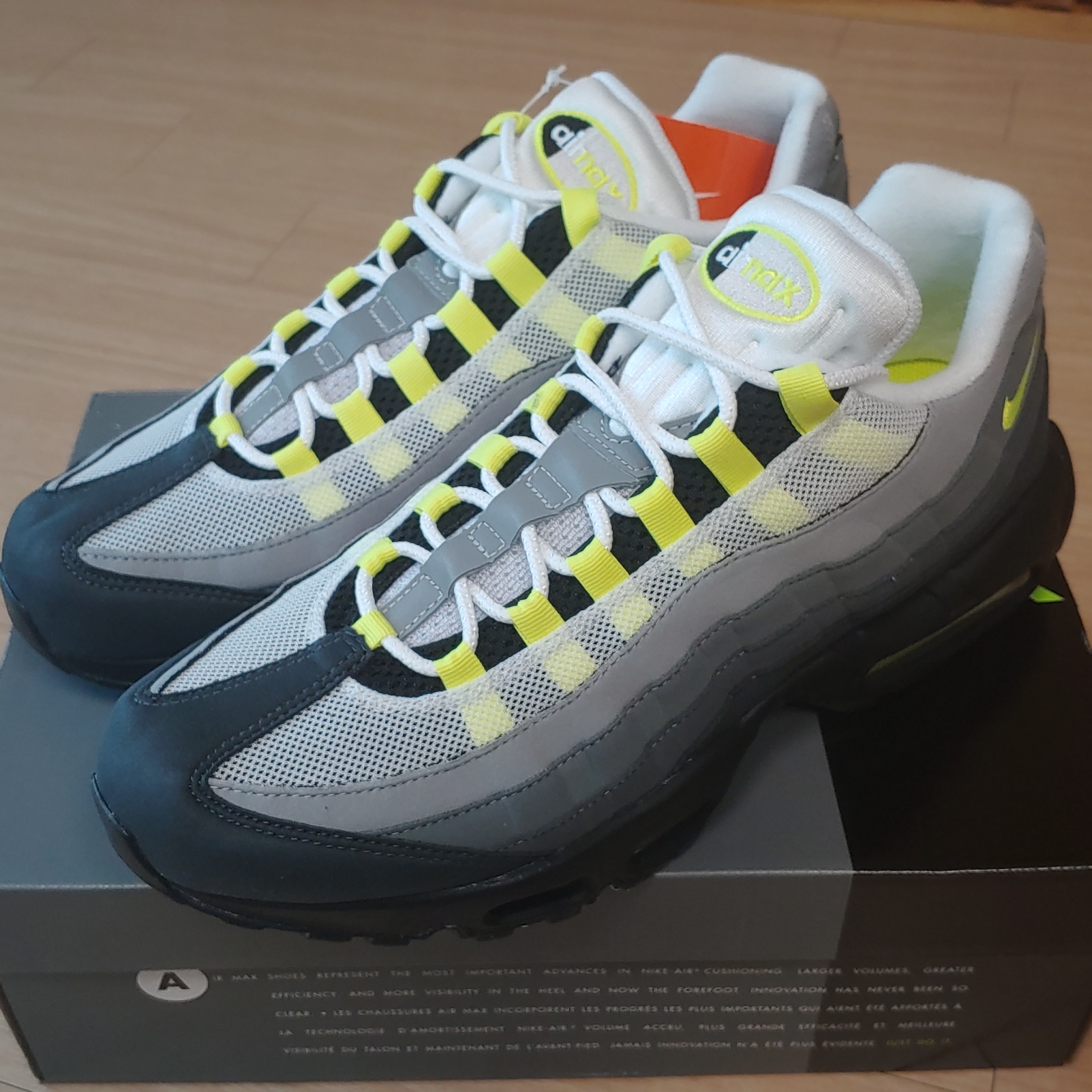 Nike Air Max 95 OG Neon Yellow 2020 착용 스타일 - 1