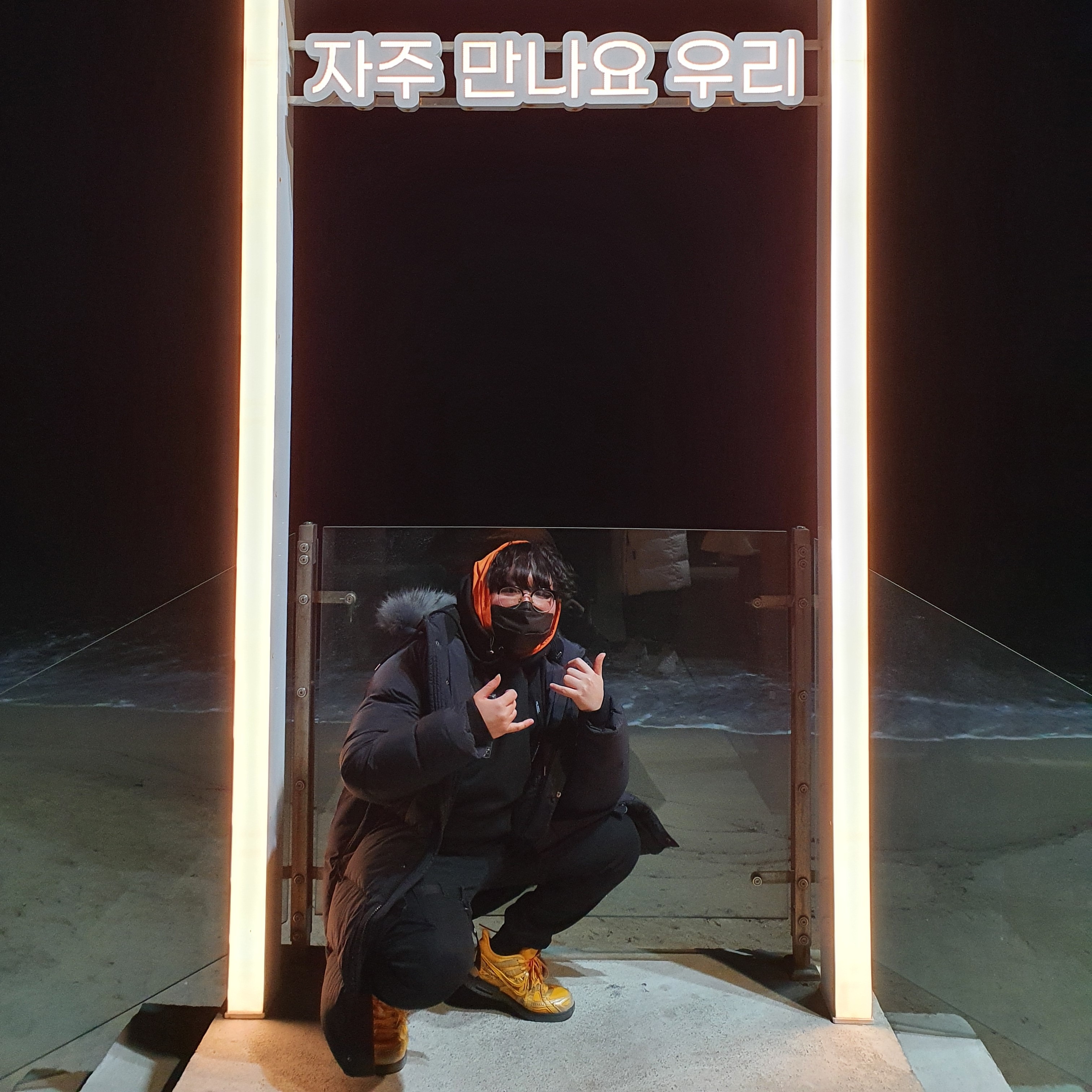 Nike x Off-White Air Rubber Dunk University Gold 착용 스타일