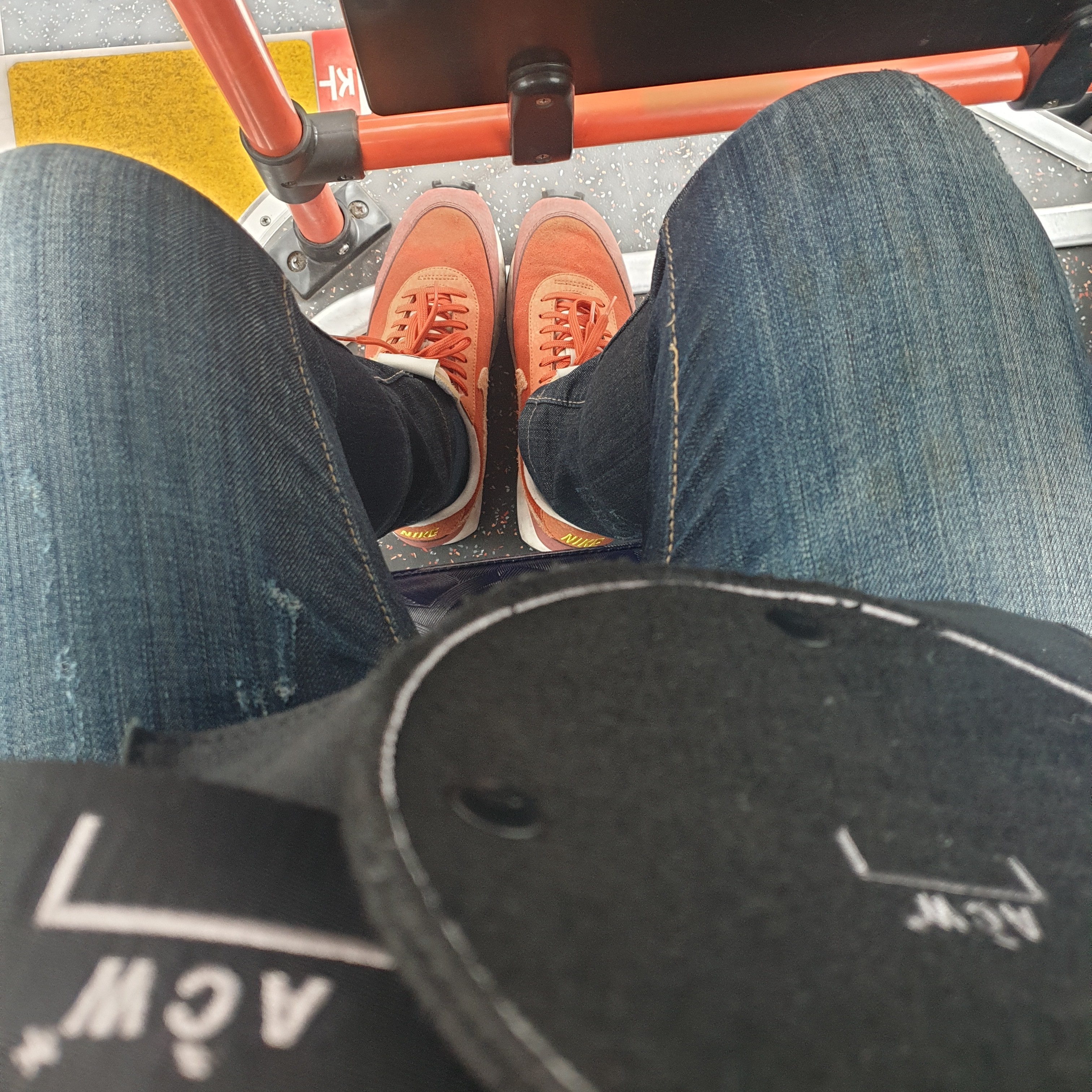 Nike Daybreak Rugged Orange 착용 스타일 - 1