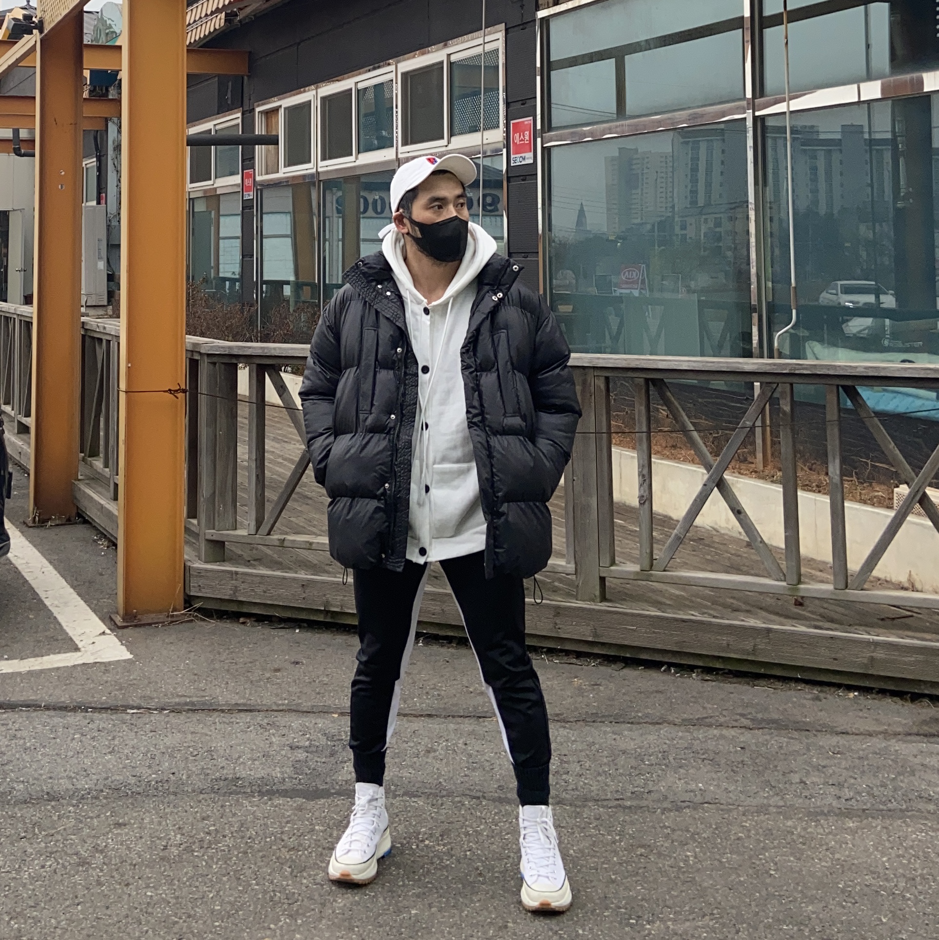 Converse x JW Anderson Run Star Hike Hi White 착용 스타일 - 2