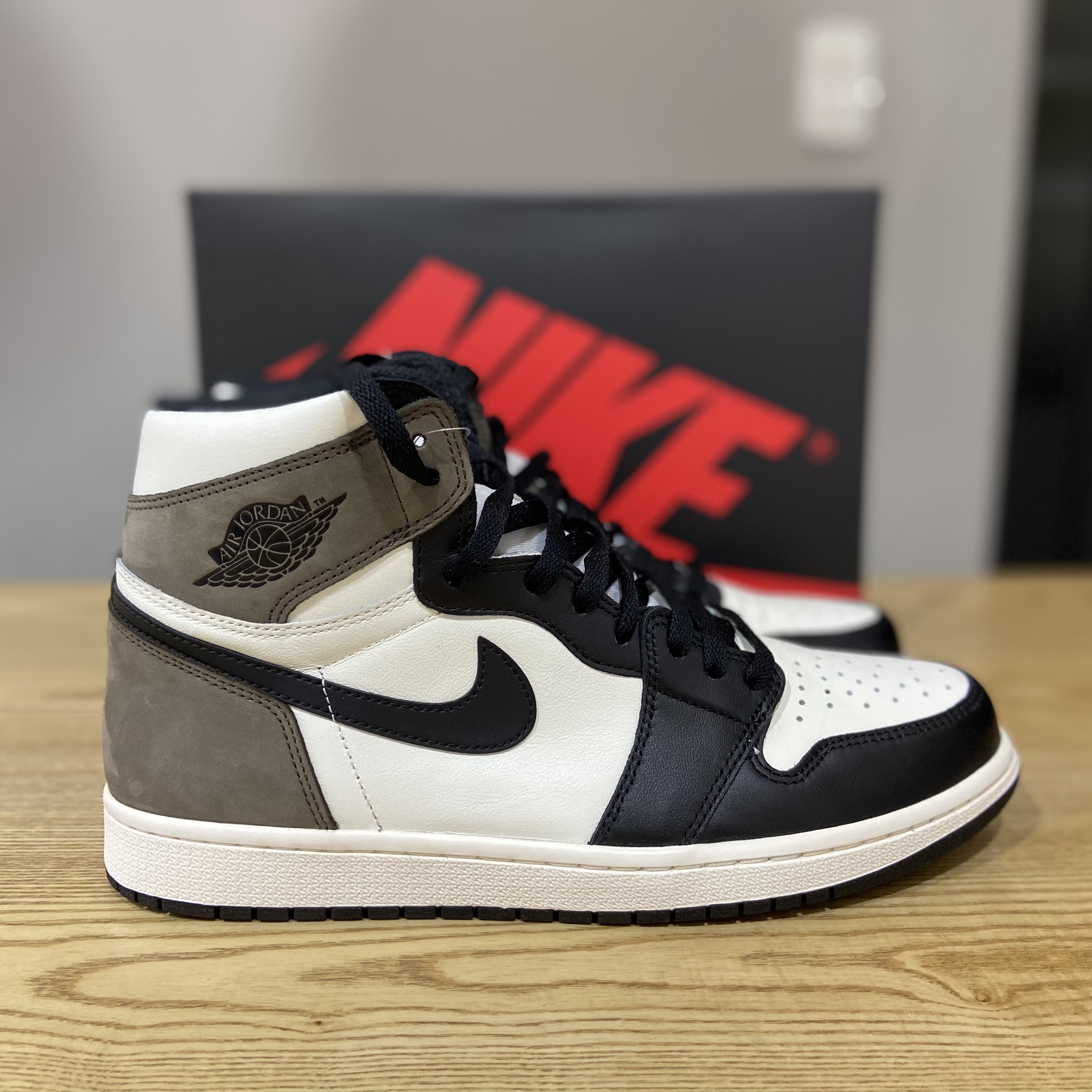 Jordan 1 Retro High OG Black Mocha 착용 스타일