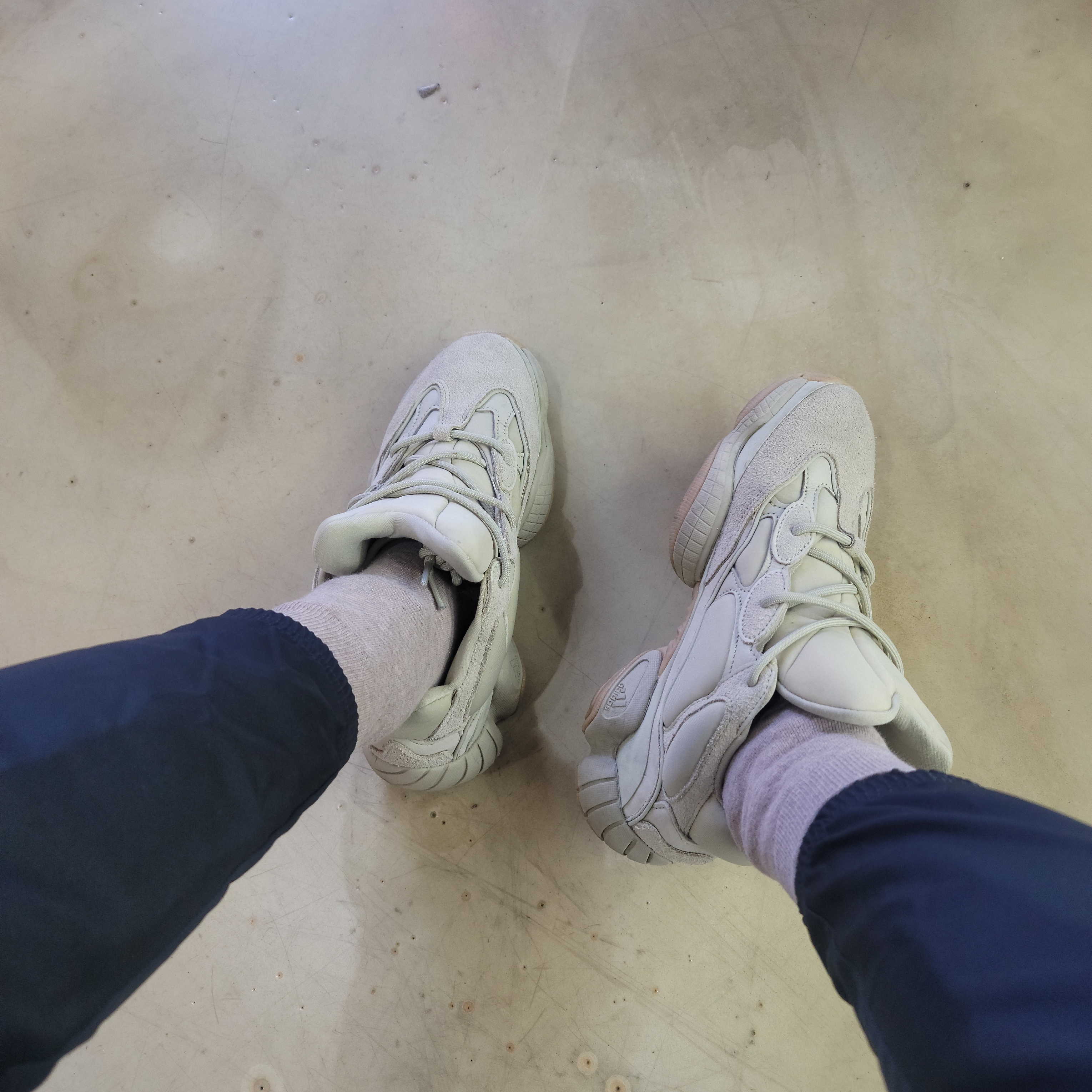 Adidas Yeezy 500 Stone 착용 스타일