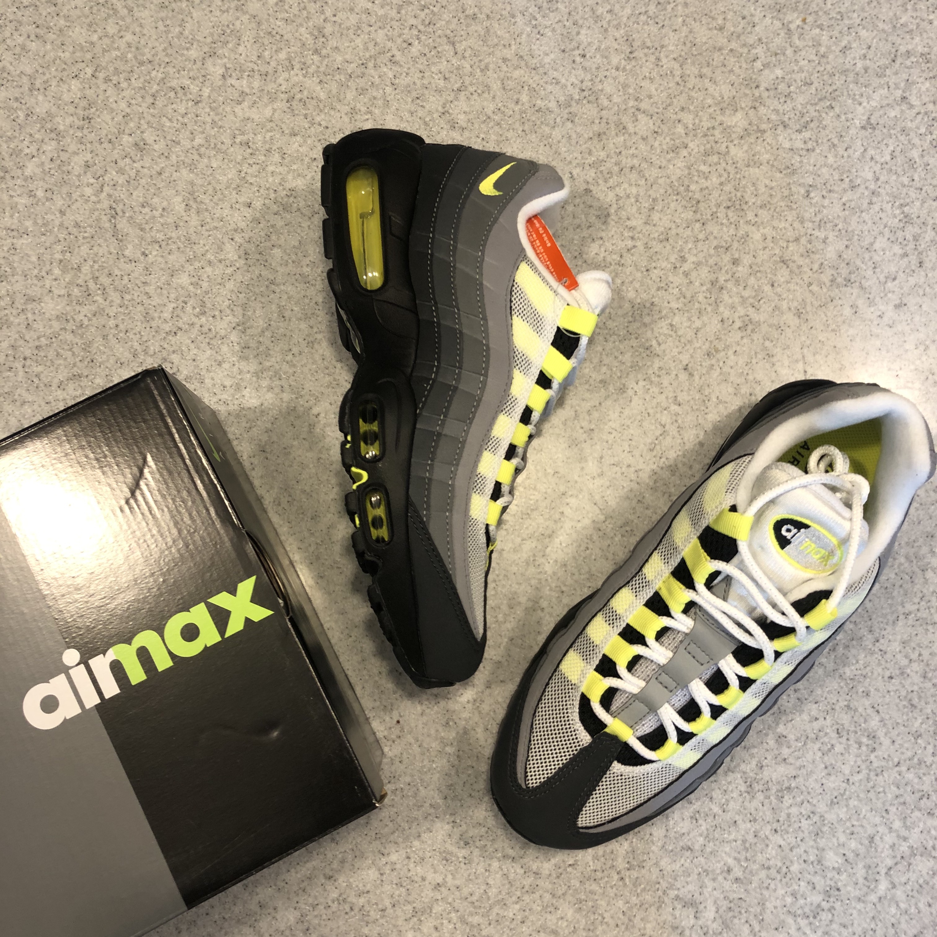 Nike Air Max 95 OG Neon Yellow 2020 착용 스타일