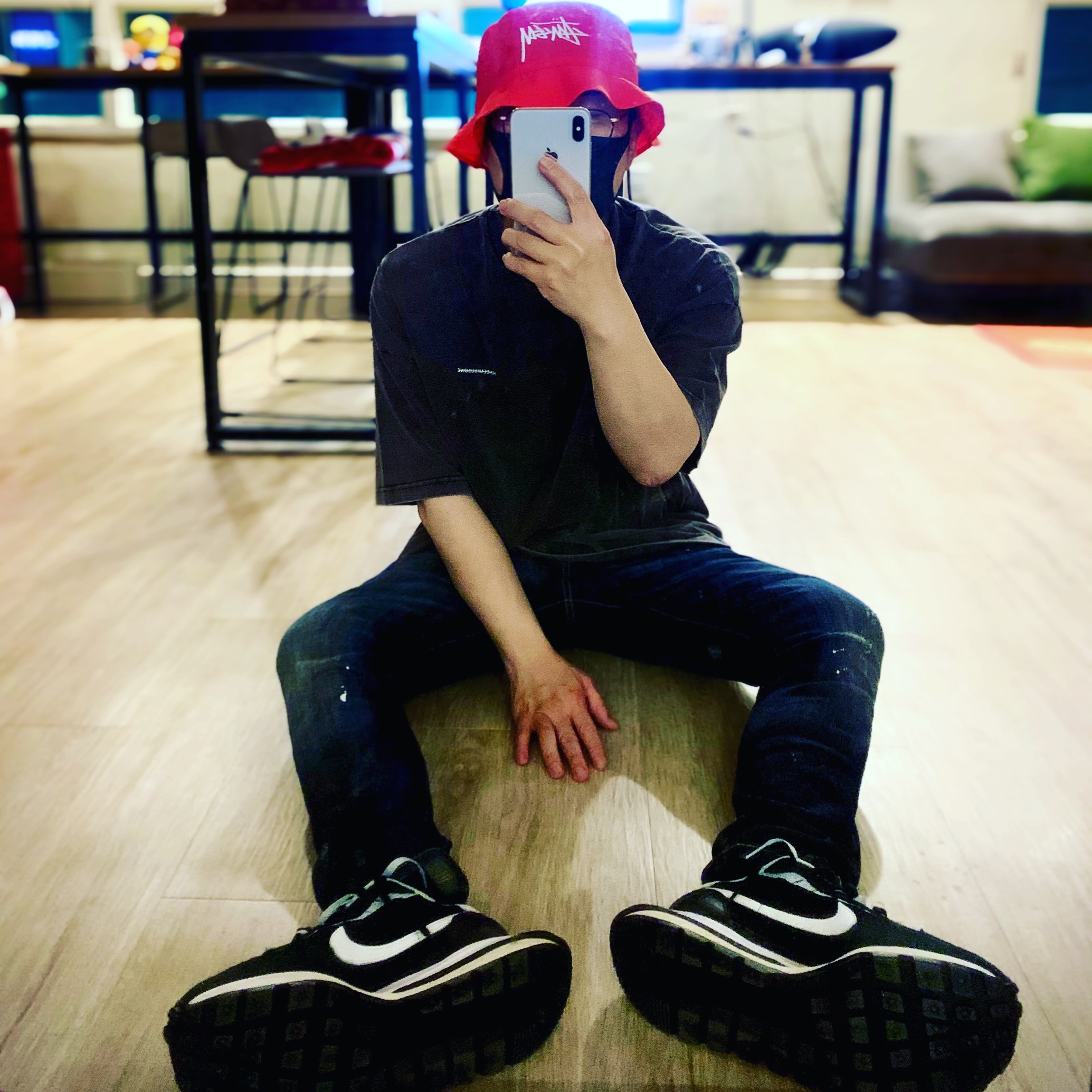 Nike x Sacai VaporWaffle Black White, Nike x Stussy Bucket Hat Habanero Red 착용 스타일