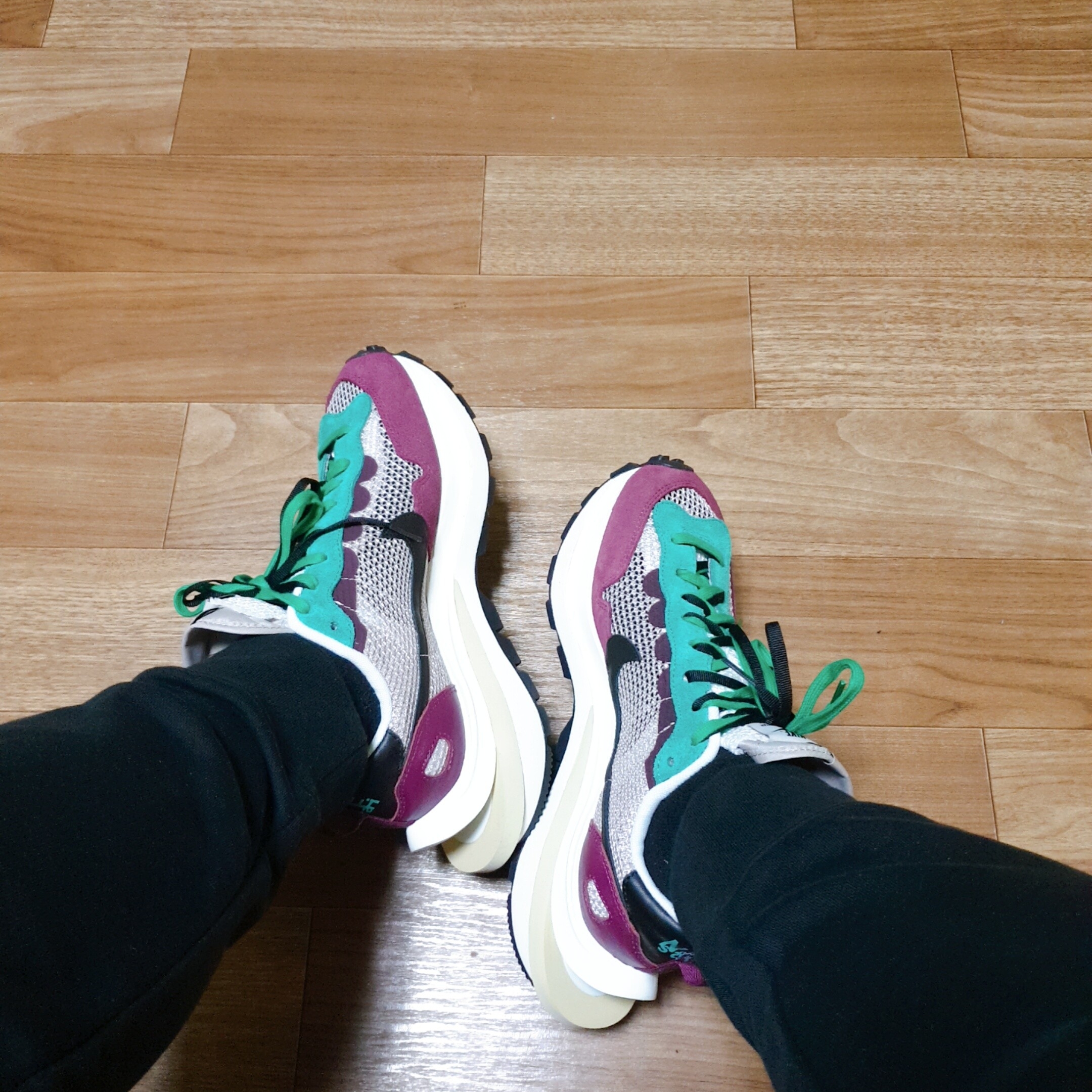 Nike x Sacai VaporWaffle String & Black Villain Red 착용 스타일