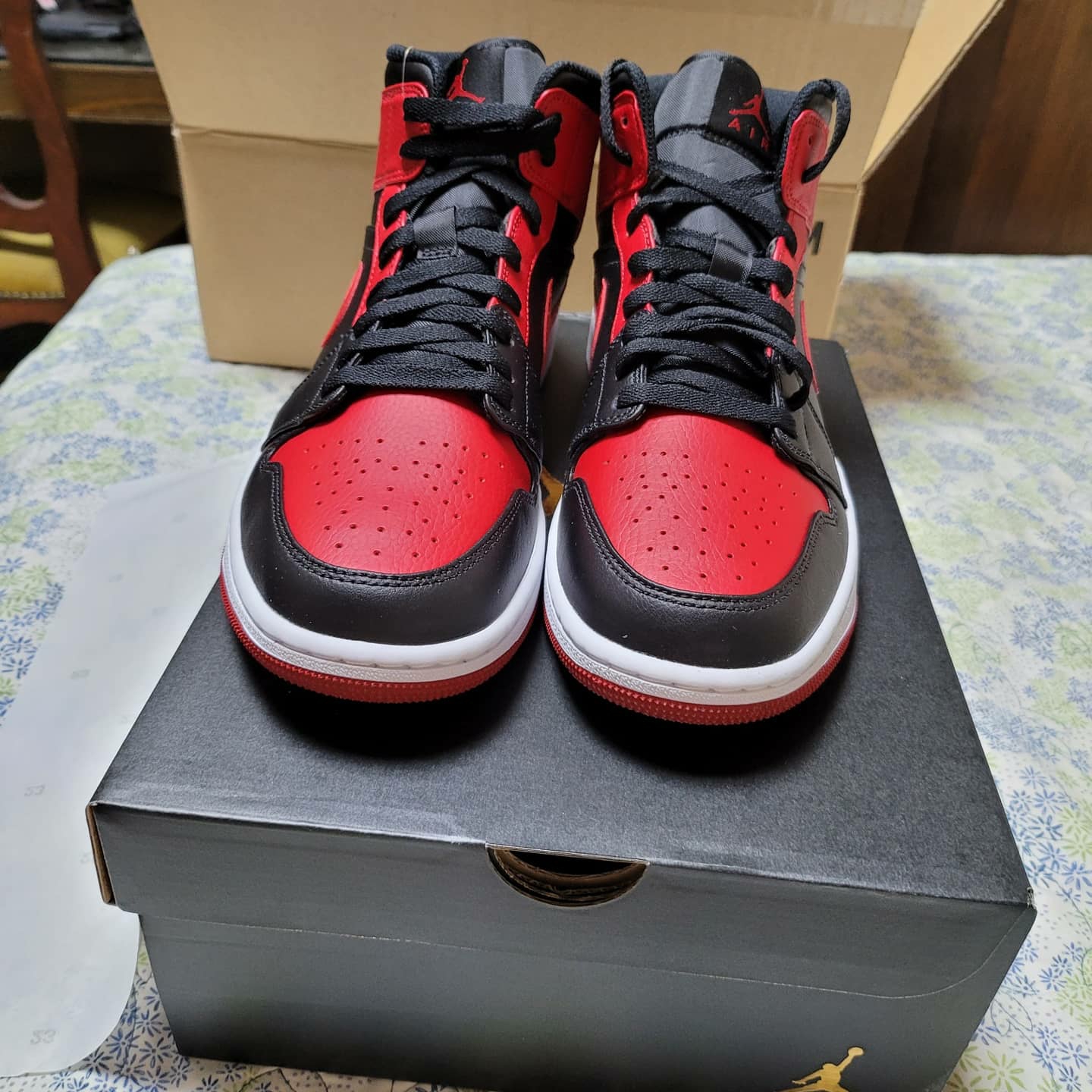 Jordan 1 Mid Bred Banned 2020 착용 스타일 - 2