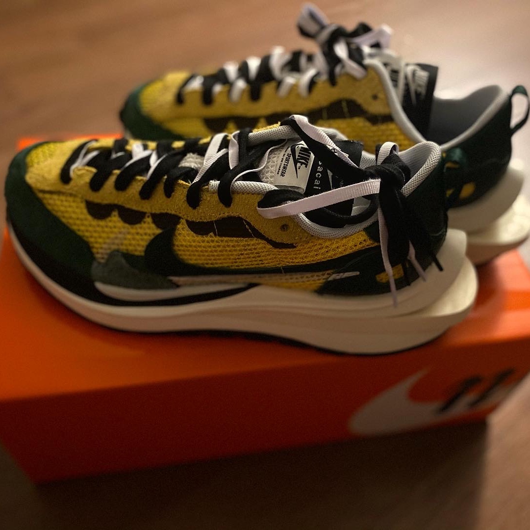 Nike x Sacai VaporWaffle Tour Yellow & Gorge Green Sail 착용 스타일