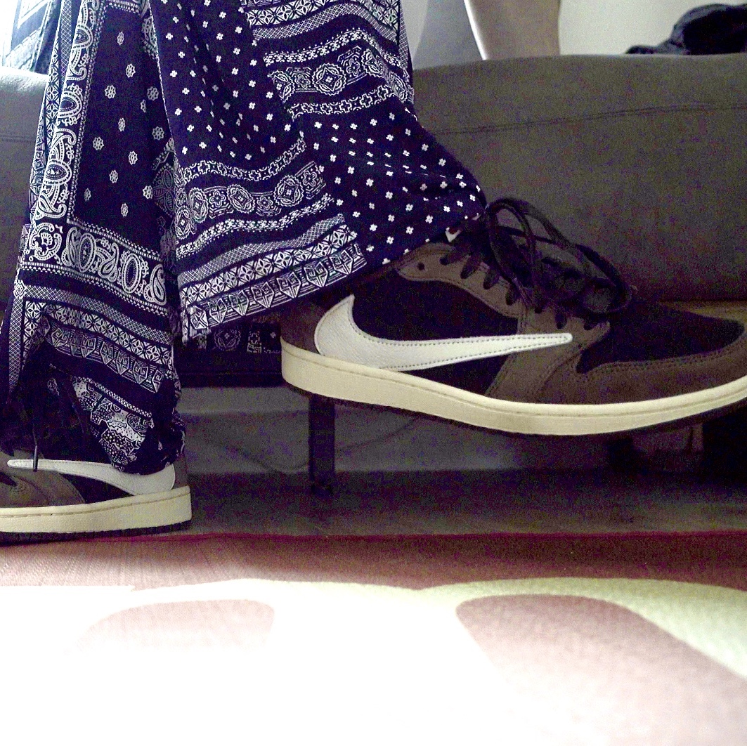 Jordan 1 x Travis Scott Retro Low OG SP Mocha 착용 스타일