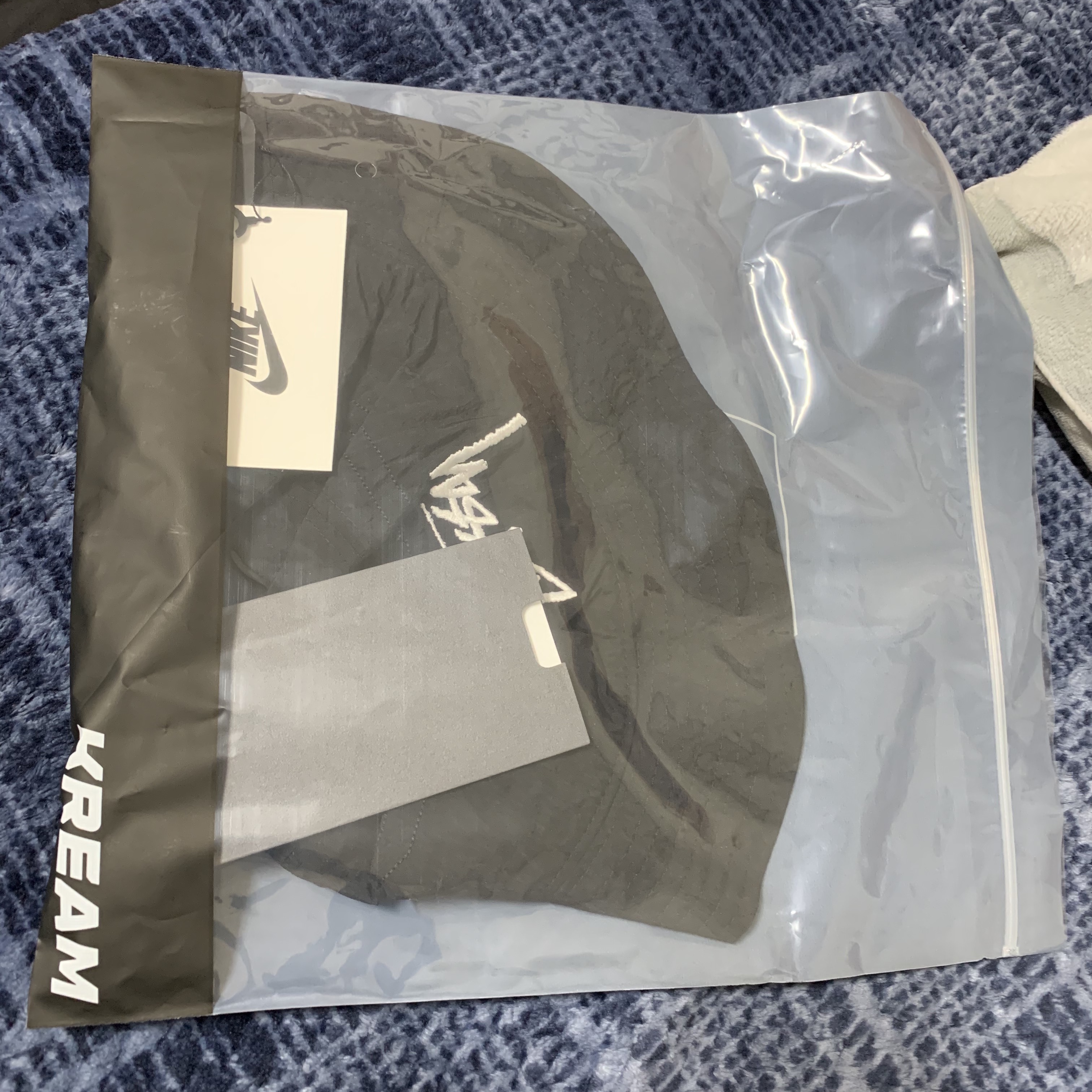 Nike x Stussy Bucket Hat Black 착용 스타일 - 3