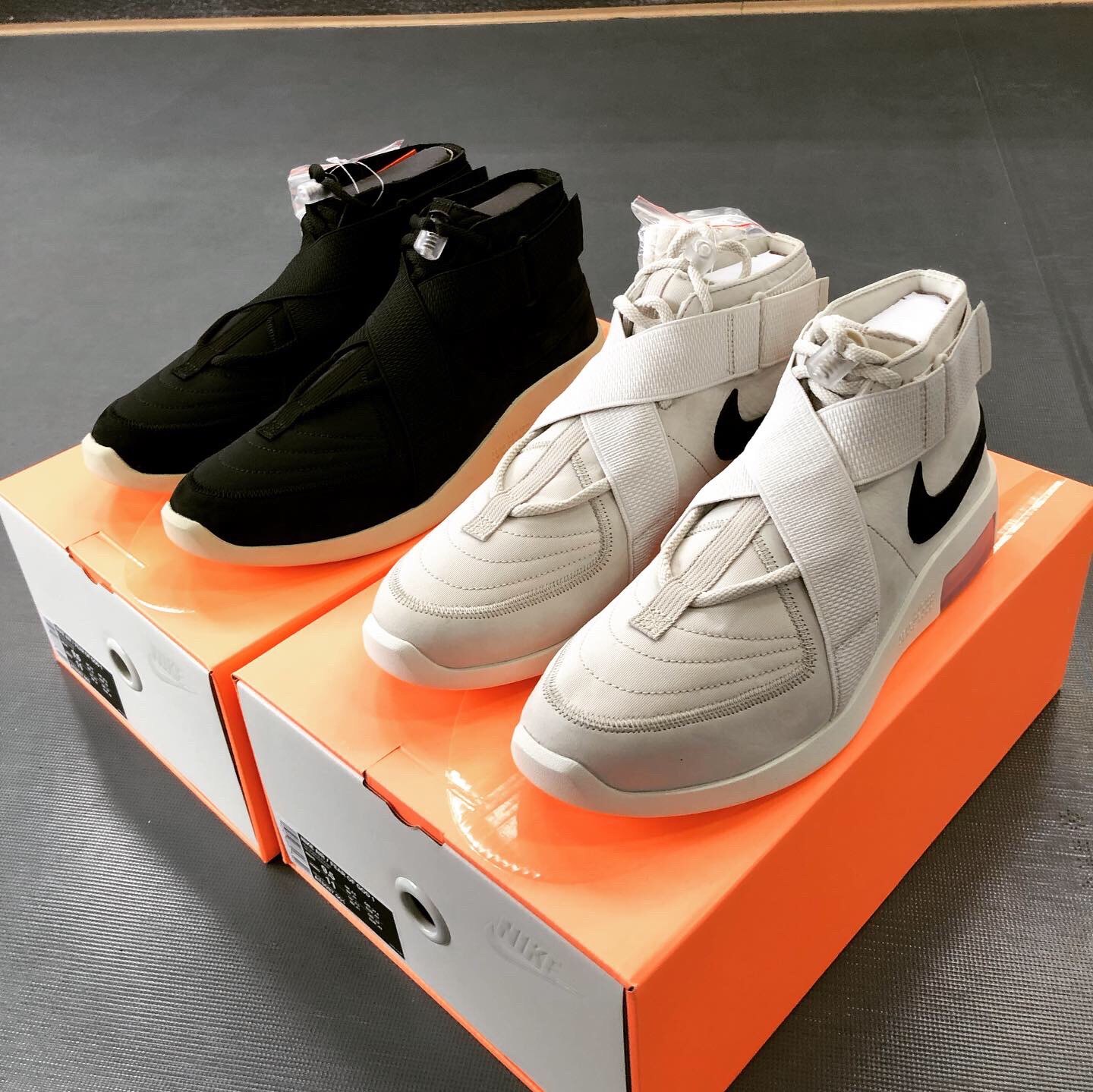 Nike x Fear of God Air Fear of God Raid Black, Nike x Fear of God Air Fear of God Raid Light Bone 착용 스타일 - 2