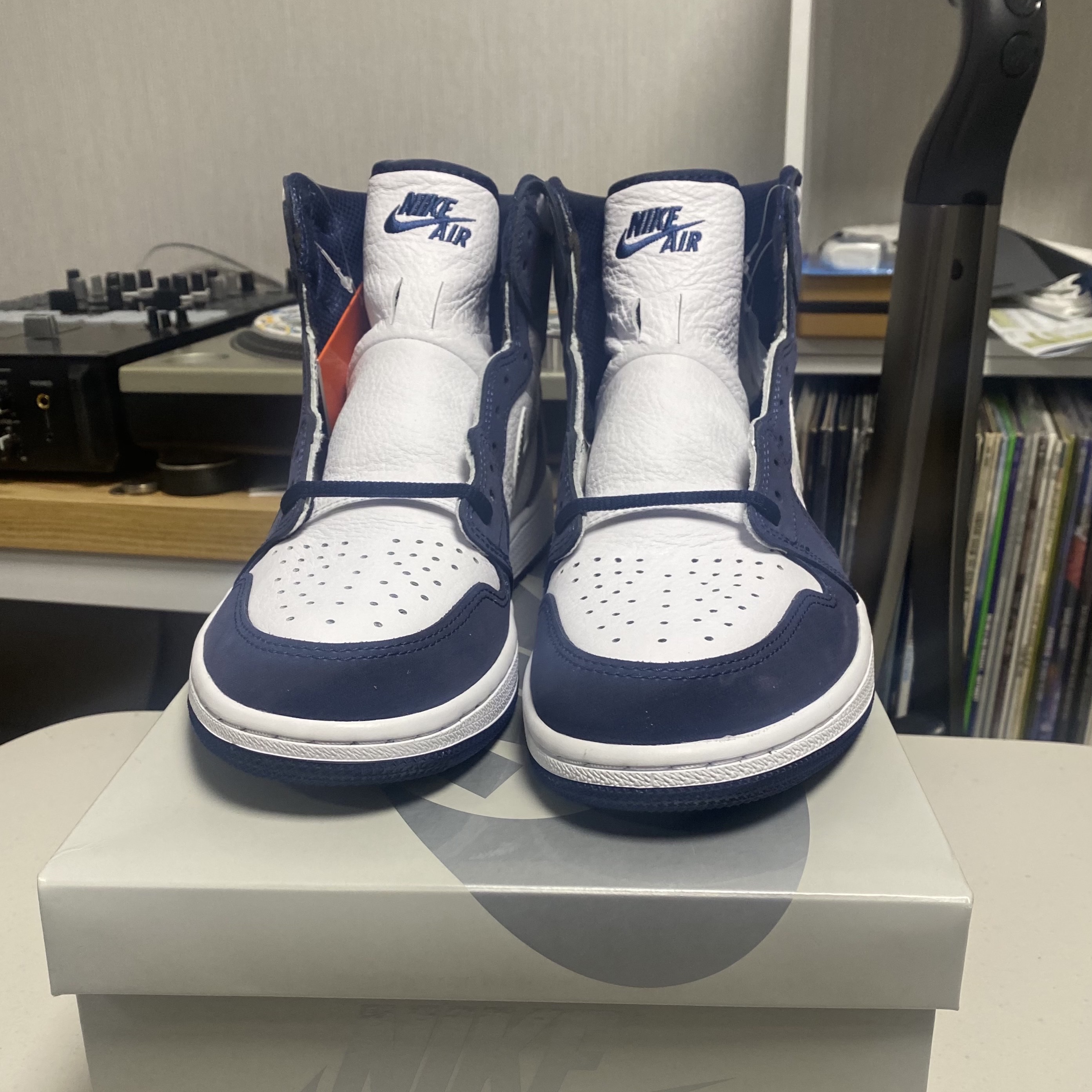 Jordan 1 Retro High OG CO.JP Midnight Navy 착용 스타일 - 2