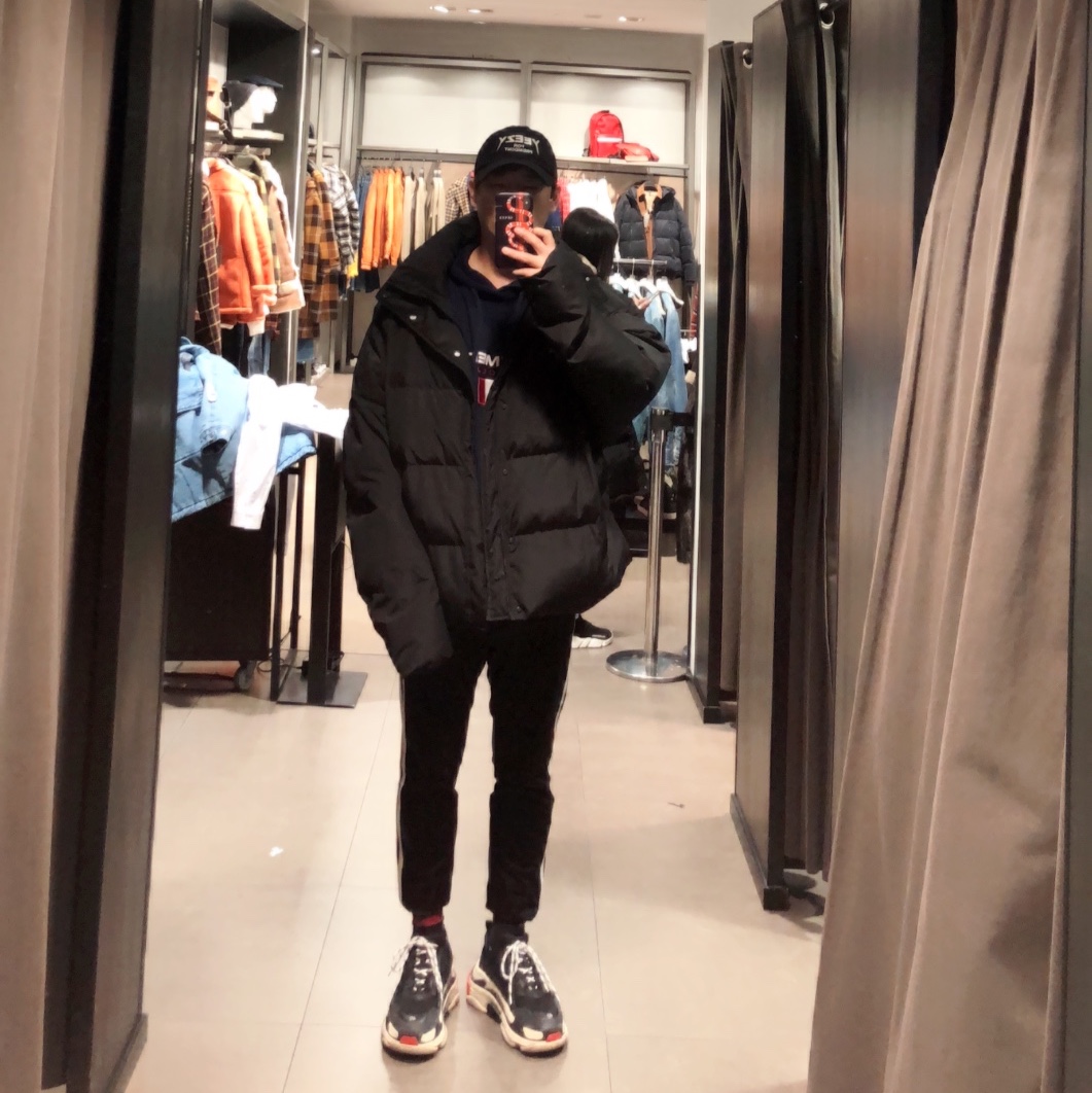 Balenciaga Triple S Trainer Black White Red 2018 착용 스타일 - 2