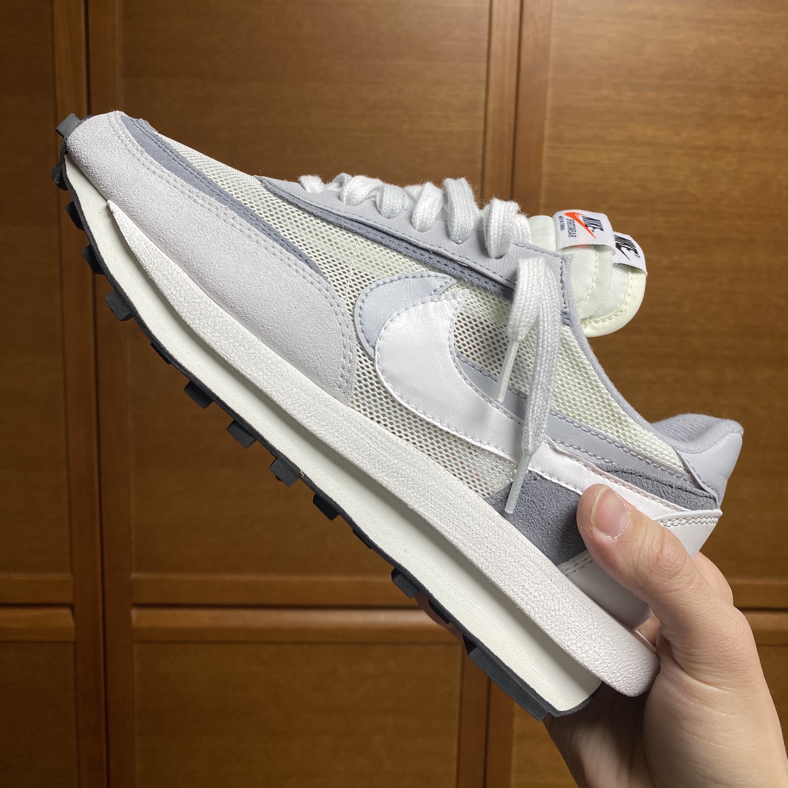 Nike x Sacai LDWaffle Summit White 착용 스타일 - 2