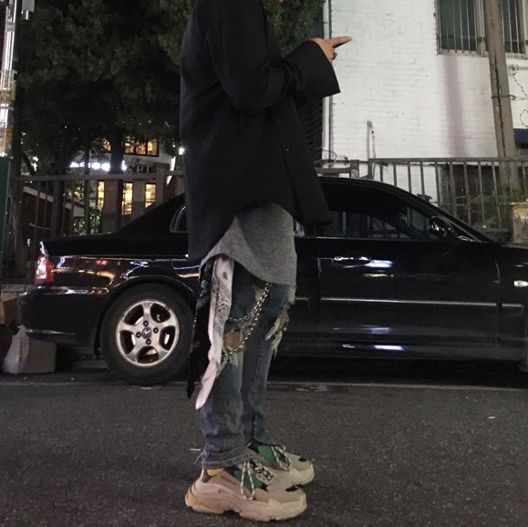 Balenciaga Triple S Yellow Green 착용 스타일