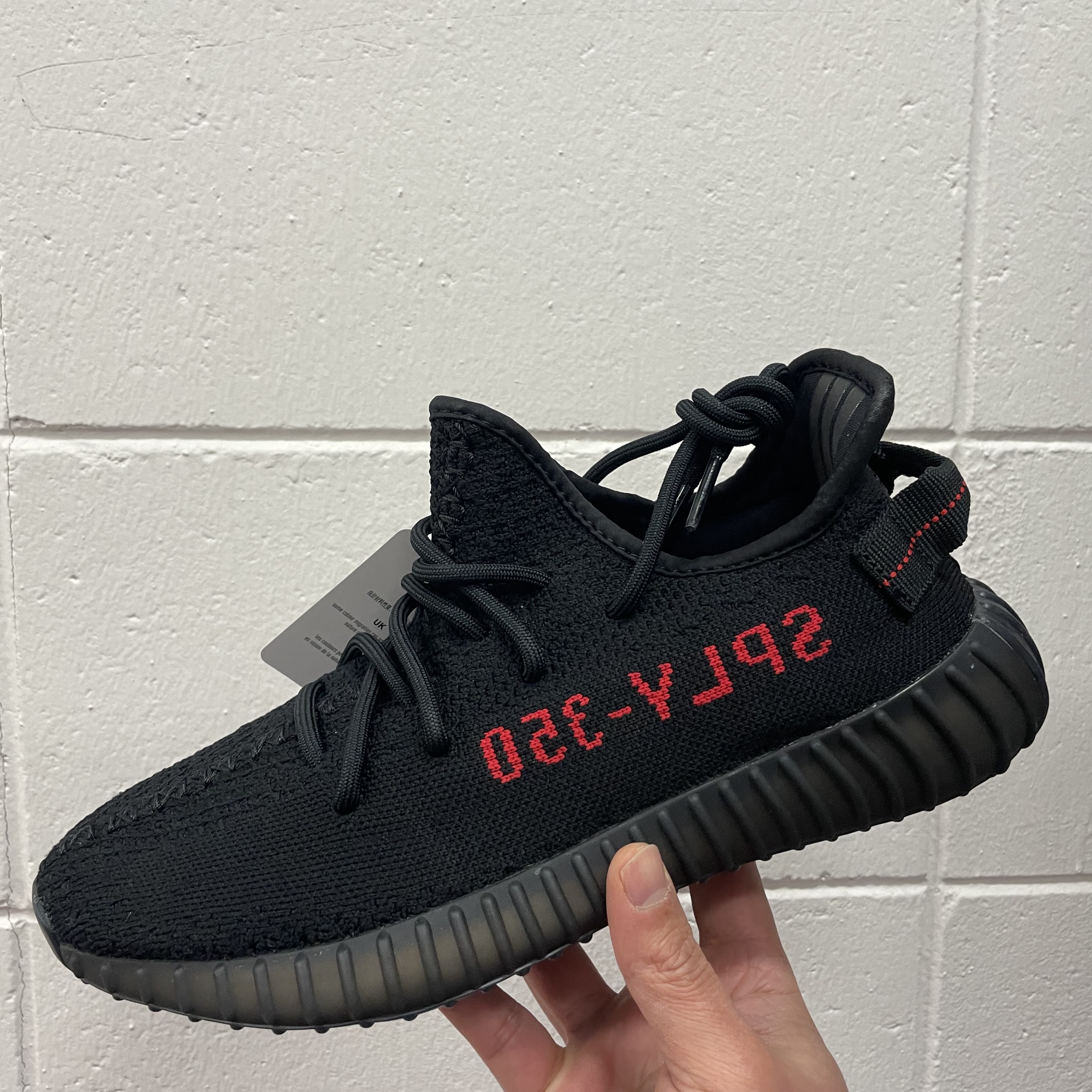 Adidas Yeezy Boost 350 V2 Black Red 2020 착용 스타일