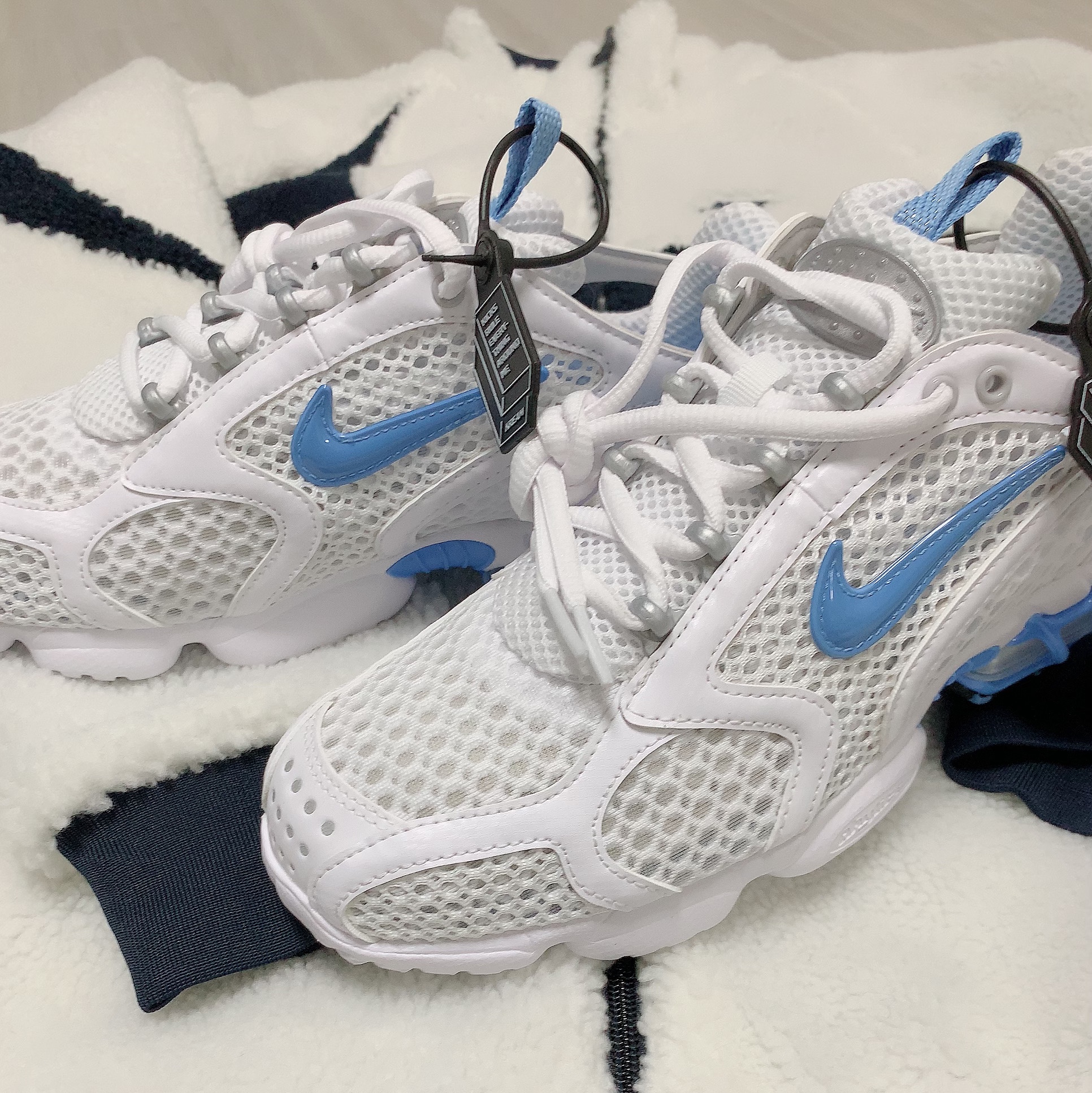 (W) Nike Air Zoom Spiridon Cage 2 White University Blue 착용 스타일 - 2