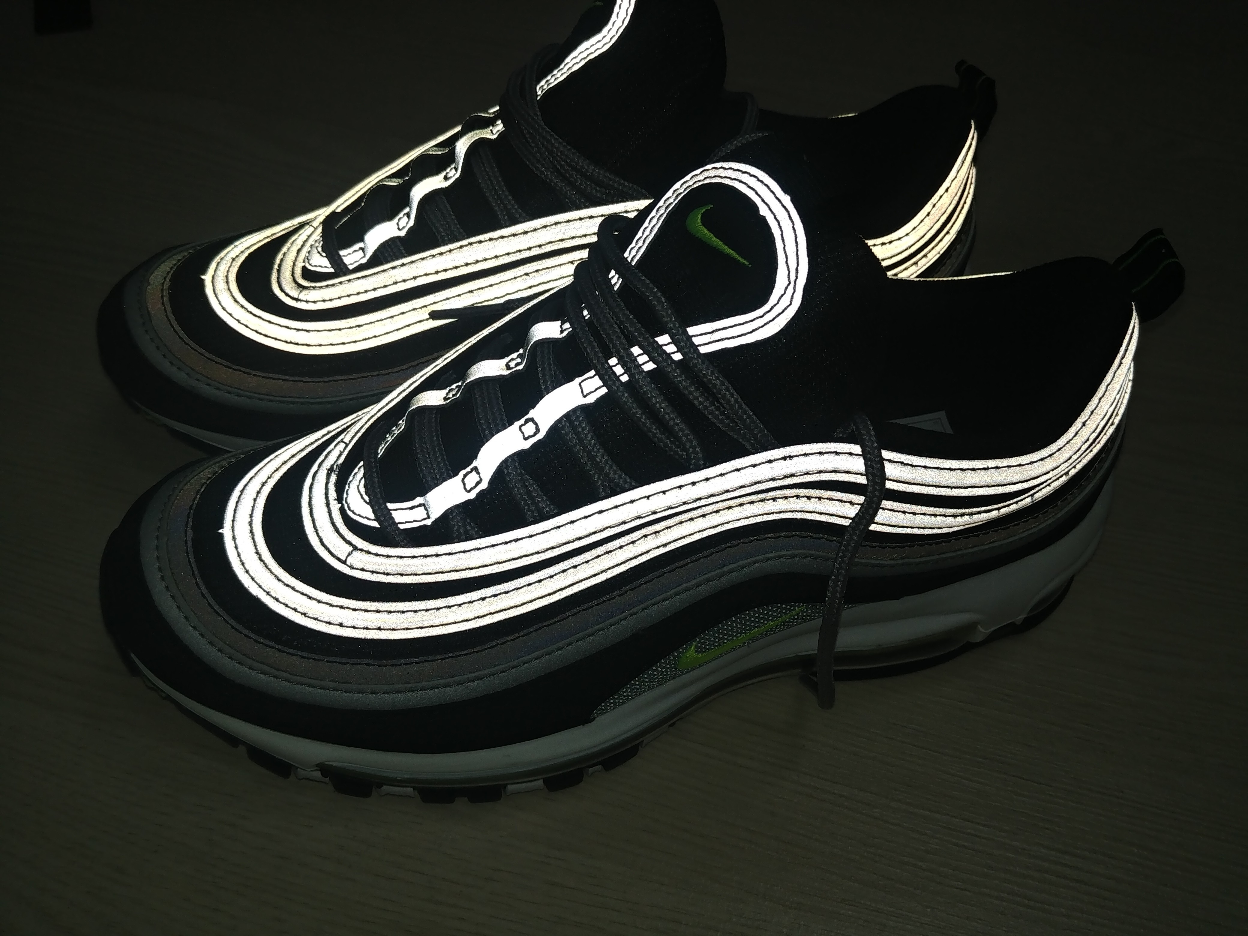 Nike Air Max 97 OG Black Volt Asia 착용 스타일 - 2