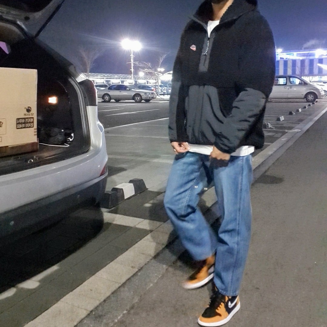 Jordan 1 Zoom Air CMFT Monarch Orange 착용 스타일 - 2