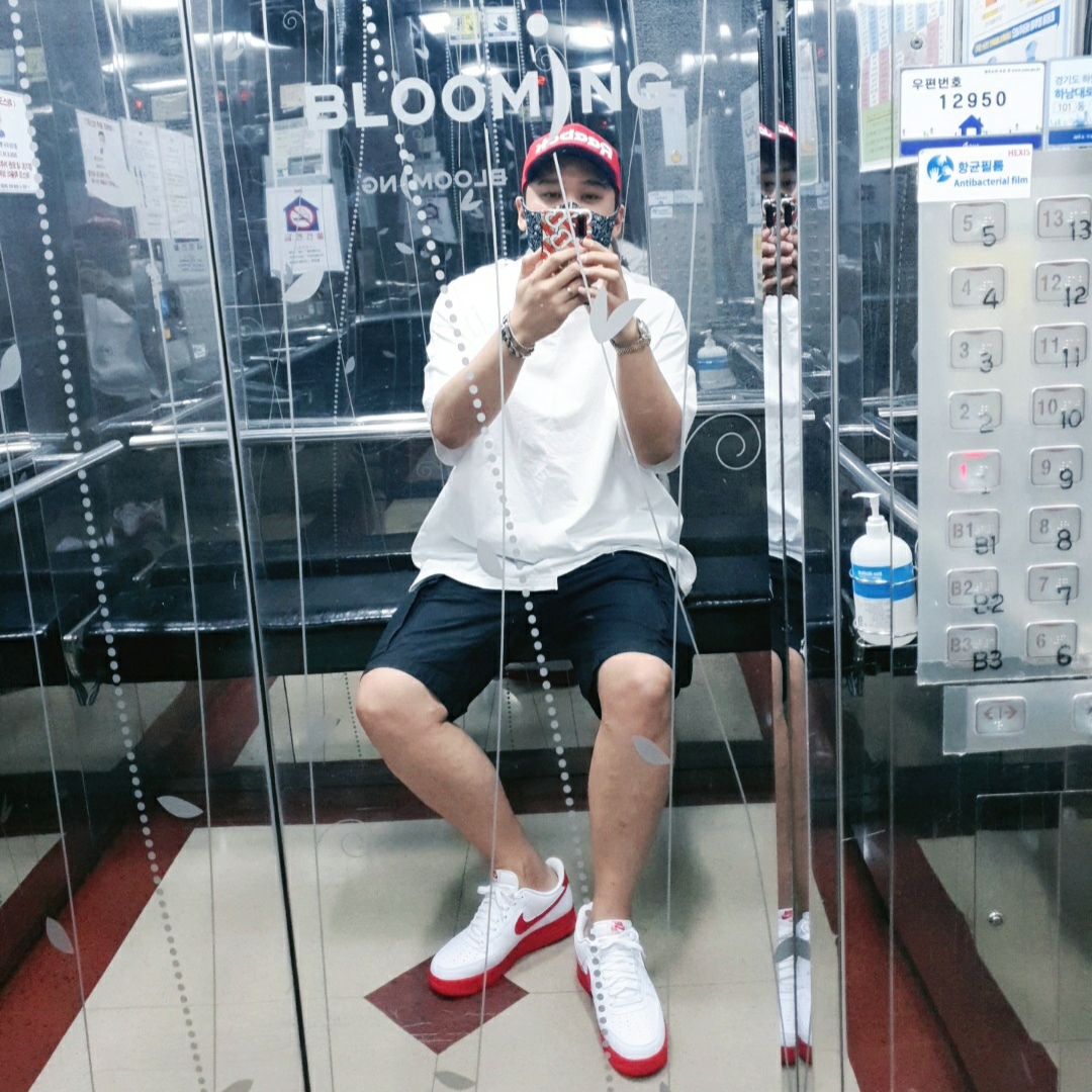 Nike Air Force 1 Low White Red Midsole 착용 스타일