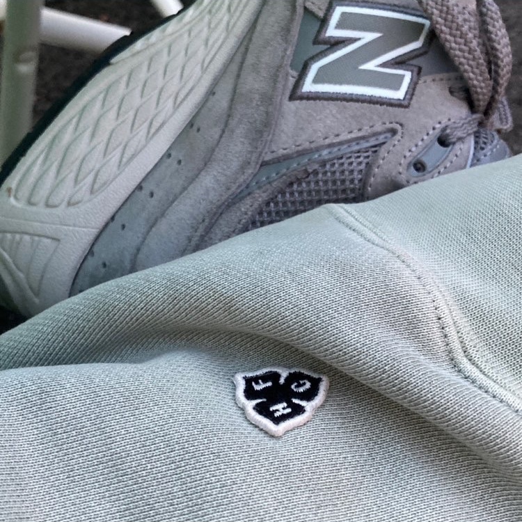 New Balance 2002R Grey 착용 스타일