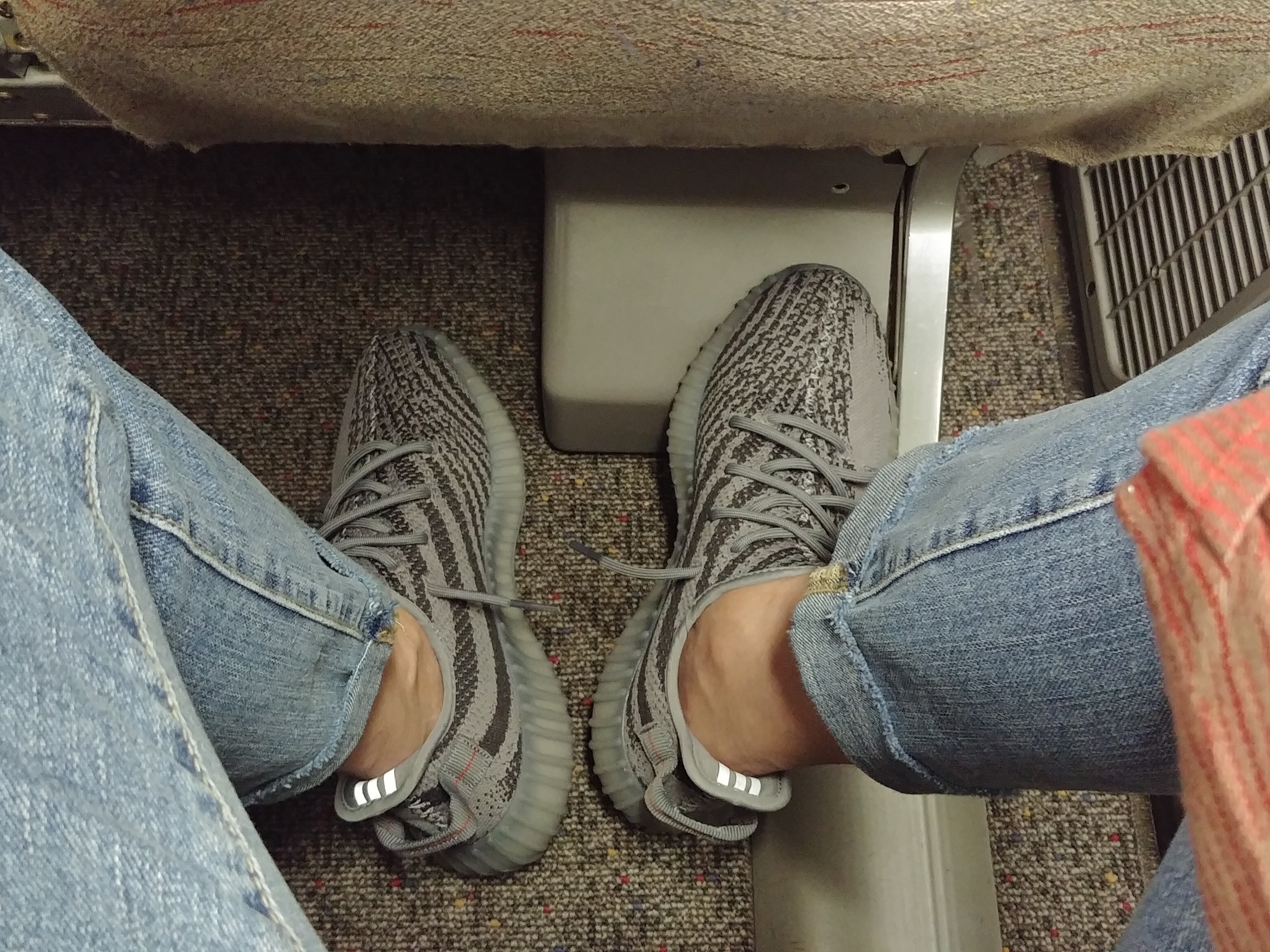 Adidas Yeezy Boost 350 V2 Beluga 2.0 착용 스타일