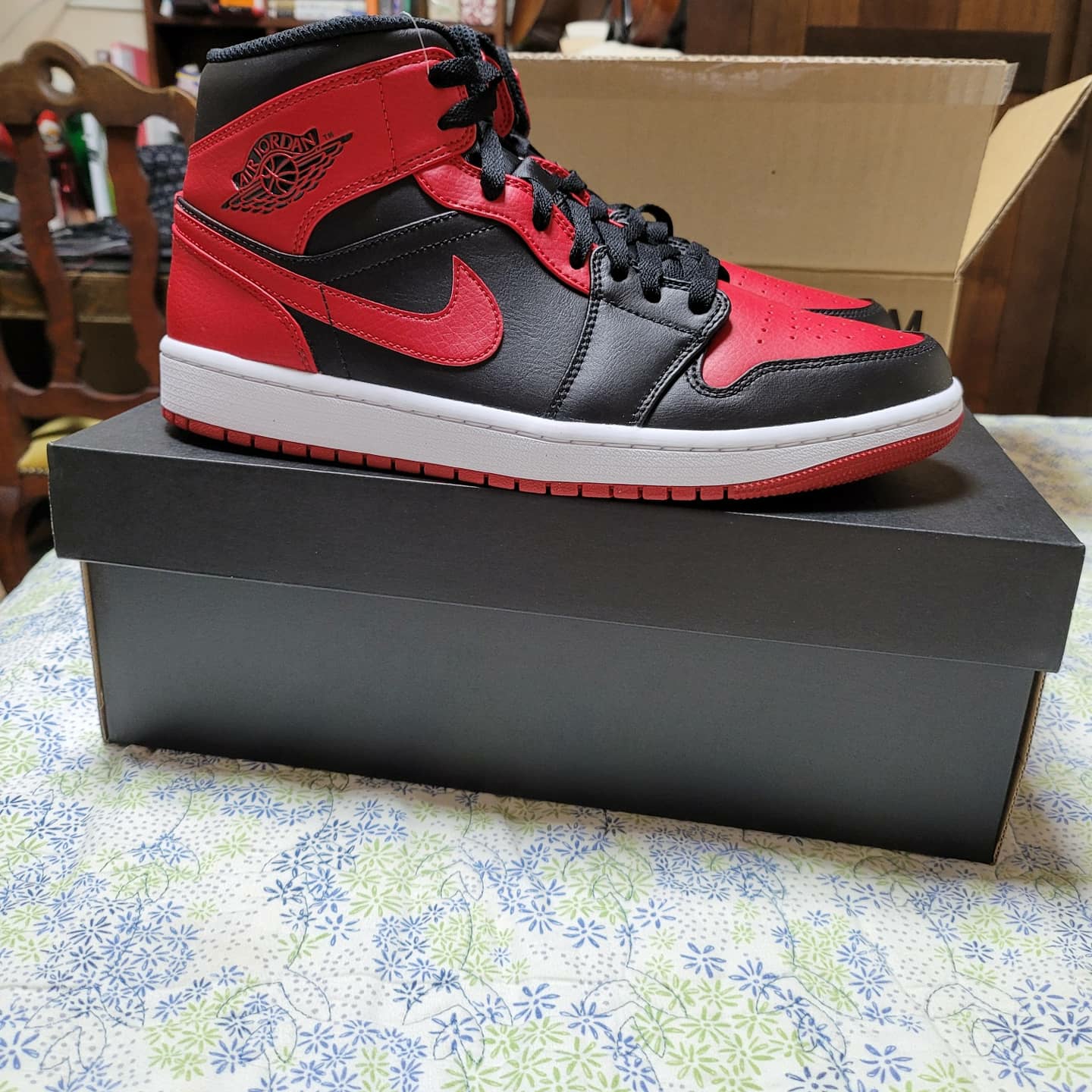 Jordan 1 Mid Bred Banned 2020 착용 스타일 - 1