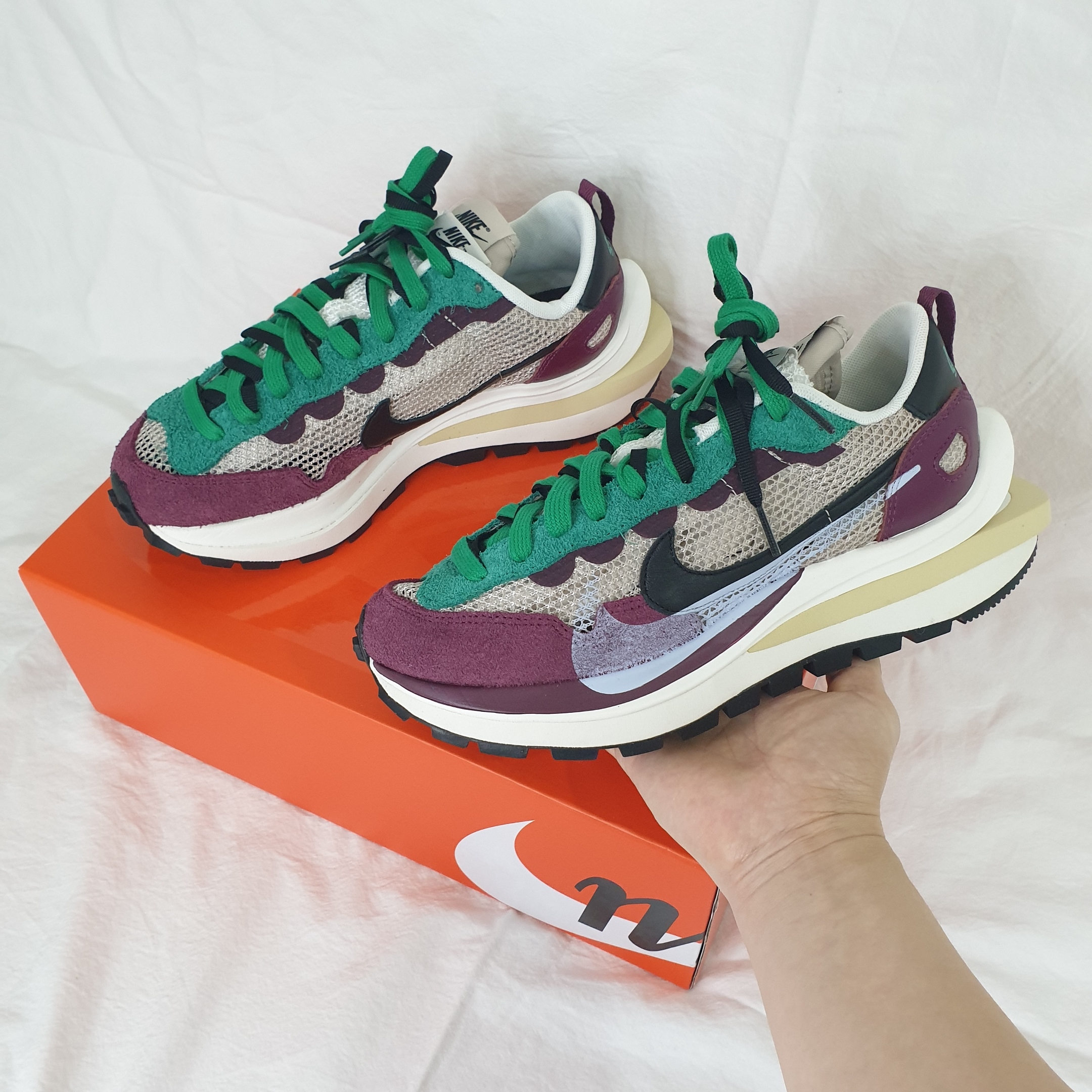 Nike x Sacai VaporWaffle String & Black Villain Red 착용 스타일