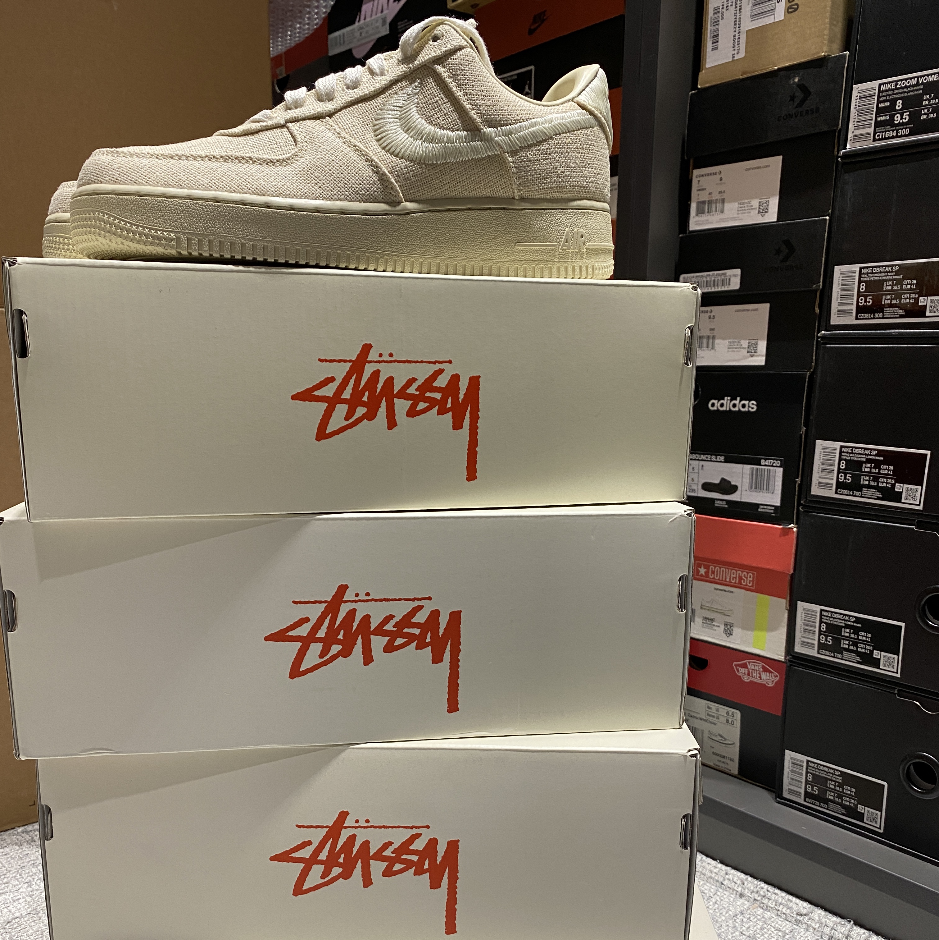Nike x Stussy Air Force 1 Low Fossil 착용 스타일